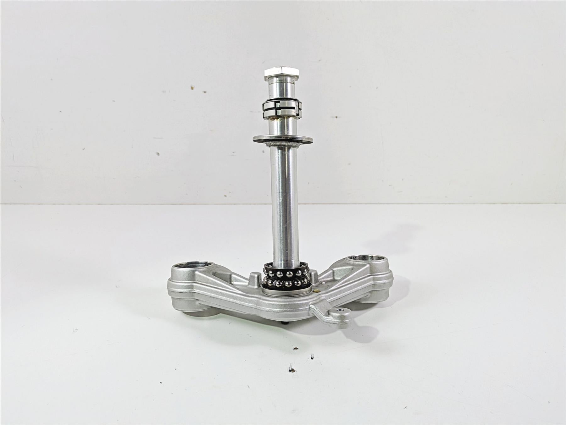 2018 BMW R nineT Urban GS K33 Lower Triple Tree Steering Clamp 31428560399 {{ shop.shopifyCountryName }} - Mototech271