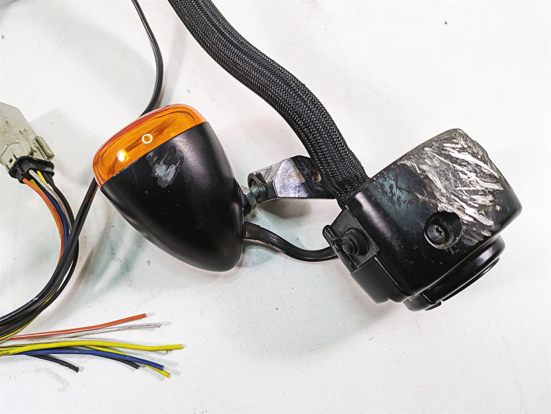 2009 Harley FXDF Dyna Fat Bob Left Hand Blinker Control Switch - Read 71682-06A {{ shop.shopifyCountryName }} - Mototech271