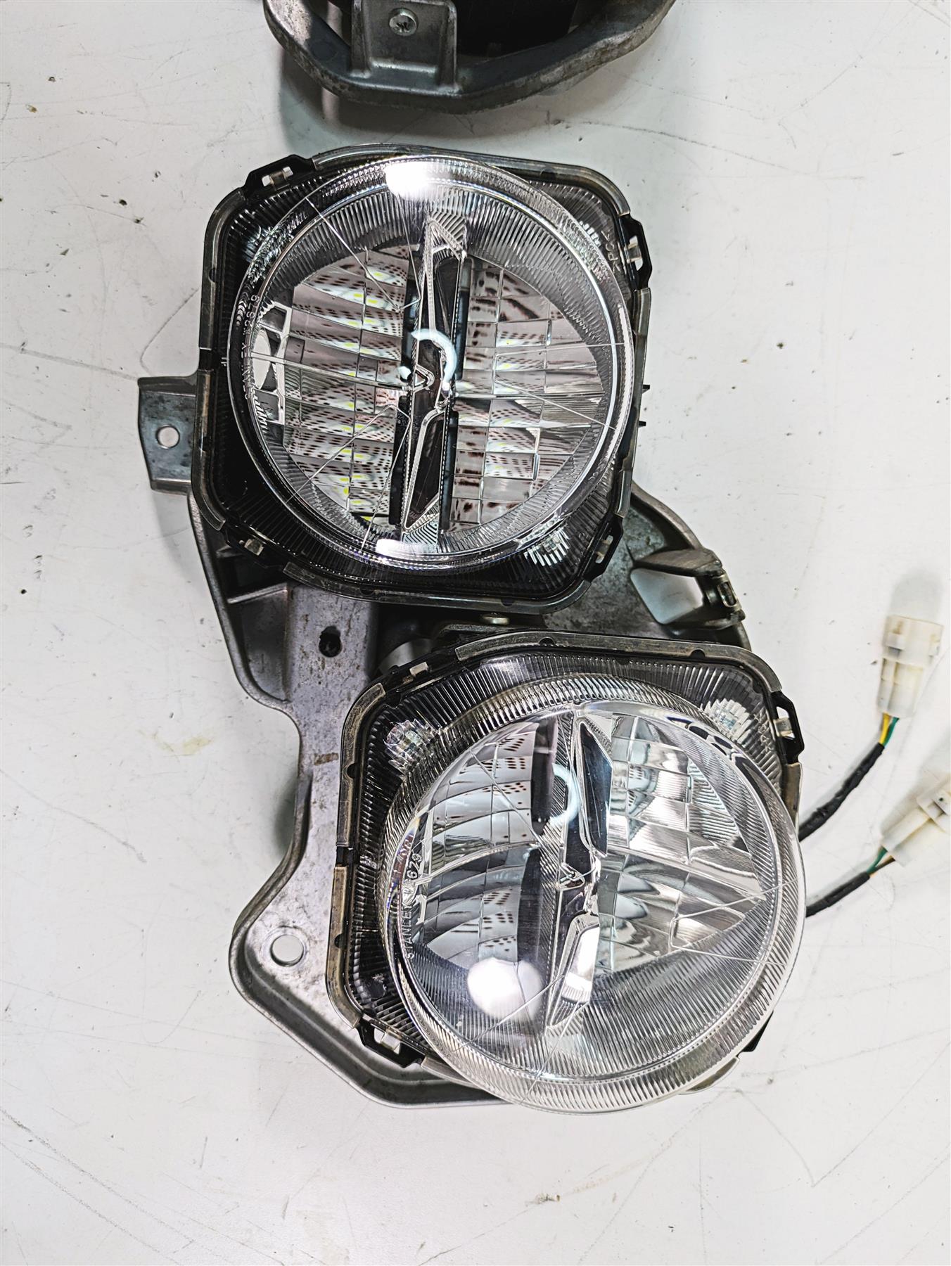 2018 Yamaha YXZ1000R EPS SS Headlight Head Light Lamp Set 2UD-84300-00-00 {{ shop.shopifyCountryName }} - Mototech271
