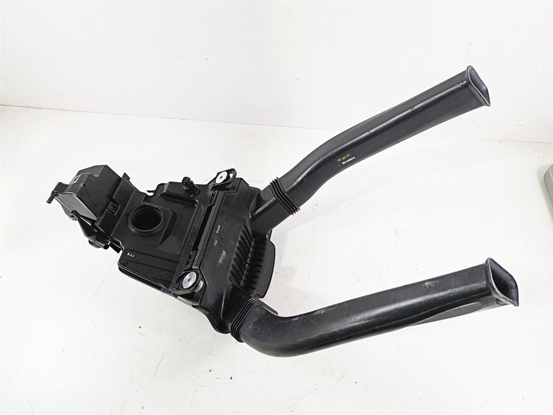 2015 BMW K1600 GT K48 Air Box Cleaner Breather & Tubes 13717712315 {{ shop.shopifyCountryName }} - Mototech271