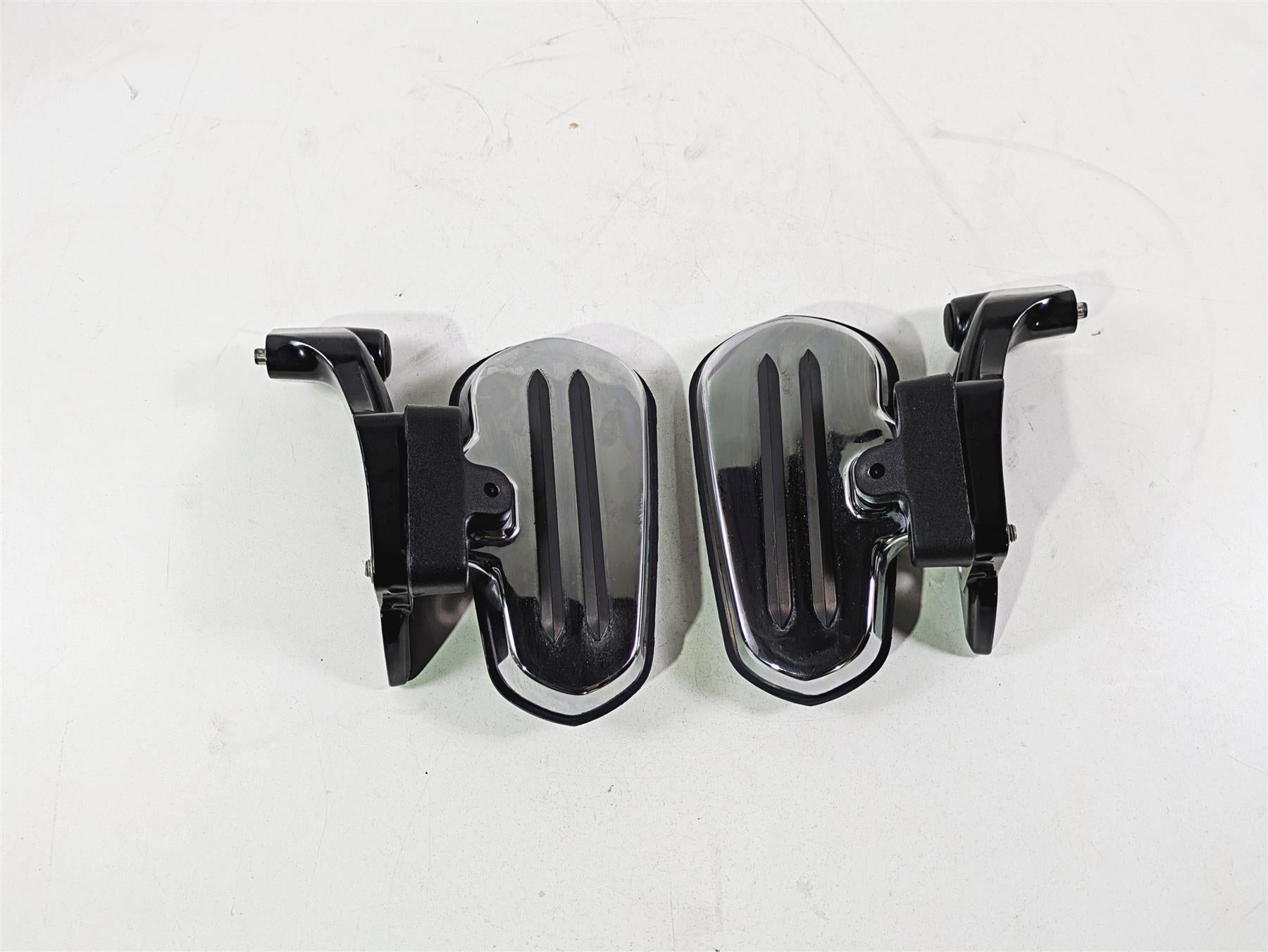 2017 Indian Chieftain Limited Rear Passenger Floor Board Set 5139179 5139180