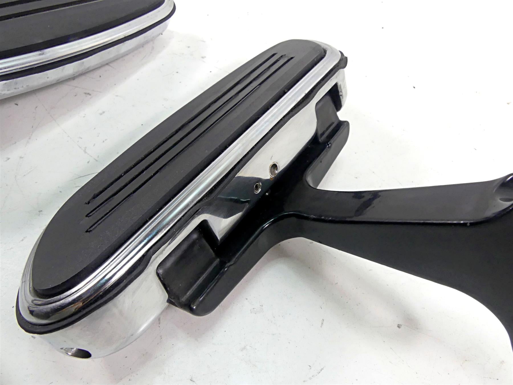 2006 Harley Touring FLHTCU SE E-Glide Rear Floorboard Floor Board Set 47373-04 {{ shop.shopifyCountryName }} - Mototech271