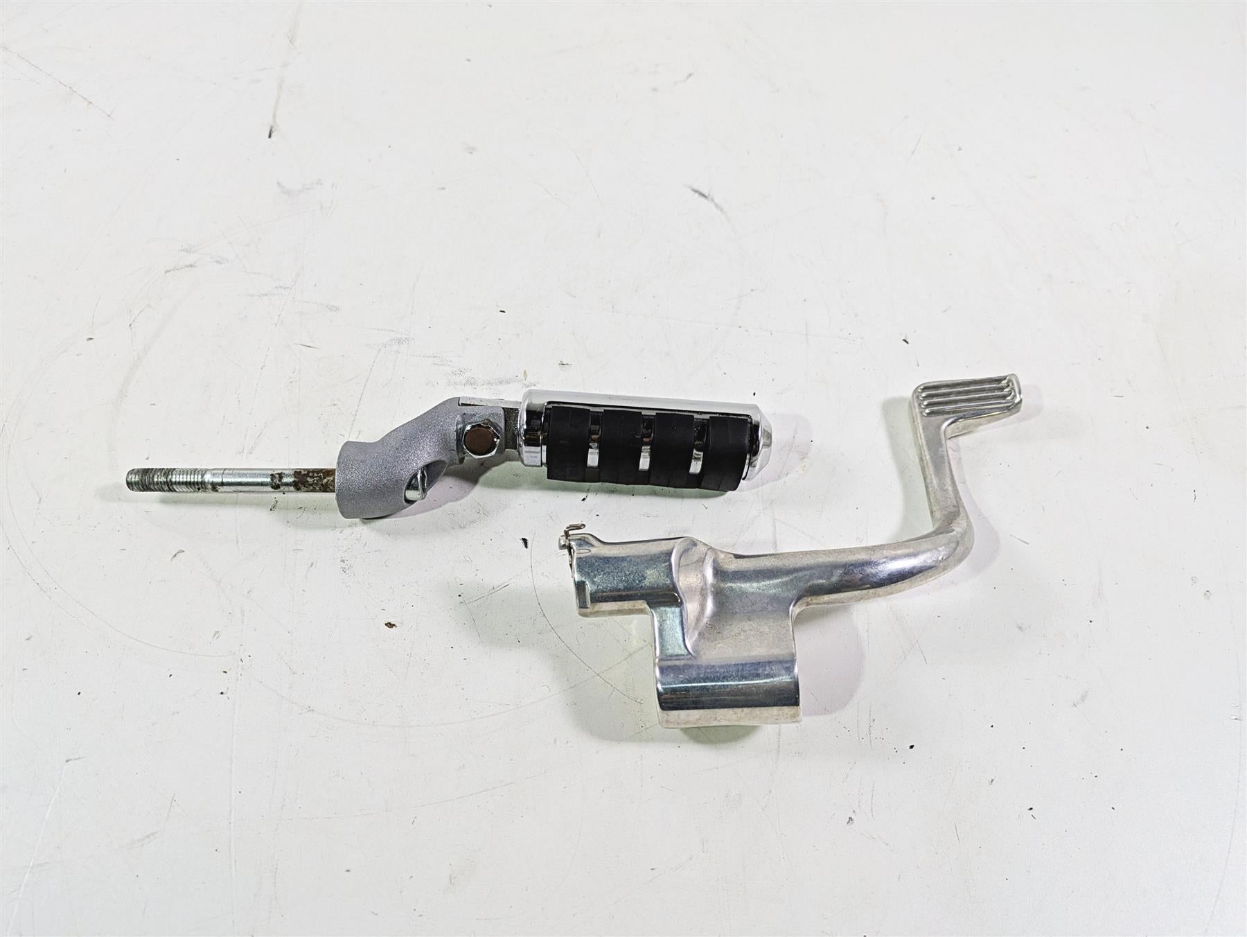 2006 Harley VRSCR Street V-Rod Right Front Footpeg & Brake Lever 42704-06 {{ shop.shopifyCountryName }} - Mototech271