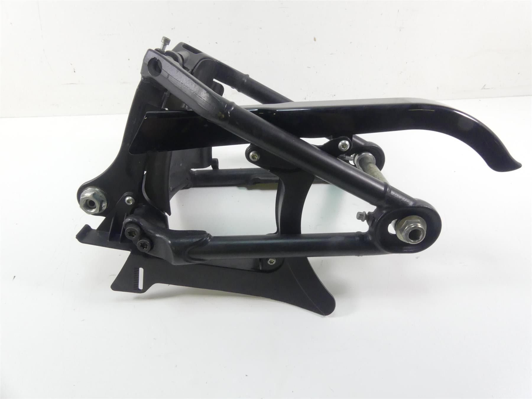 2018 Harley Softail FXFB Fat Bob Rear Swing Arm Swingarm + 25mm Axle 47400099BYM
