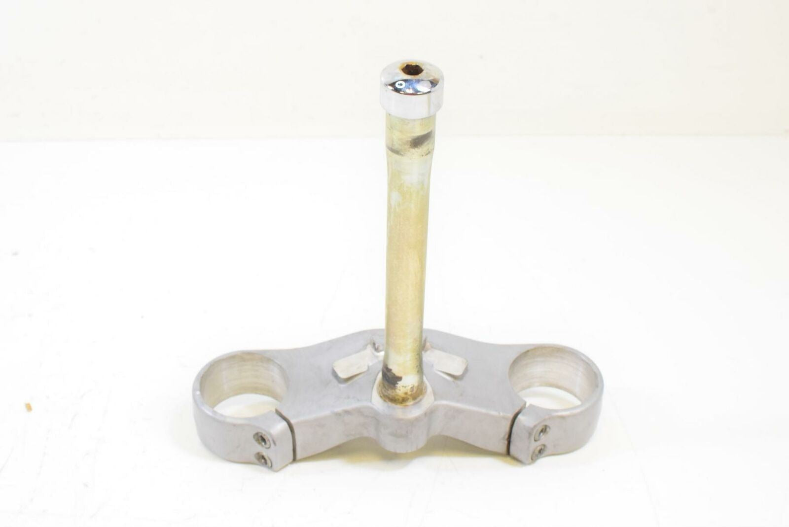 2006 Buell Ulysses XB12 X Lower Triple Tree Steering Yoke J0106.1AKEYBD {{ shop.shopifyCountryName }} - Mototech271