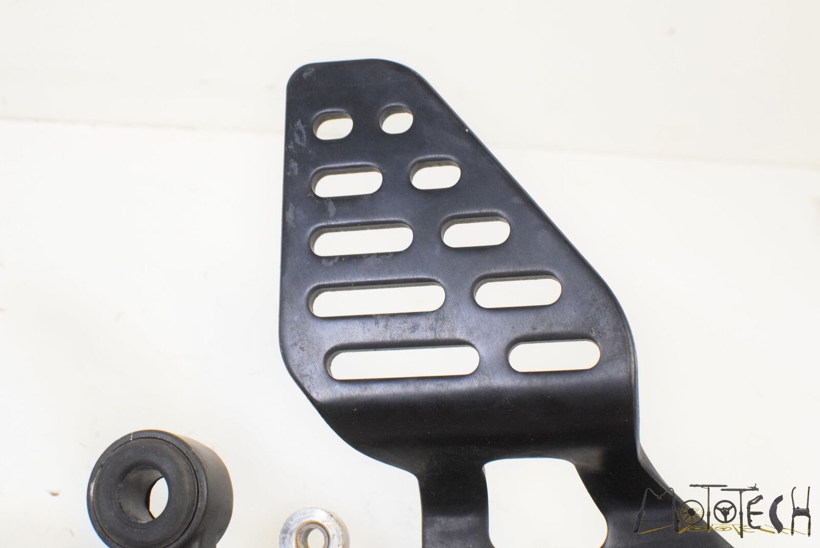 2012 Yamaha YZFR6 YZF R6 Front Right Footpeg Mount & Brake Pedal 2C0-27443-10-00 {{ shop.shopifyCountryName }} - Mototech271