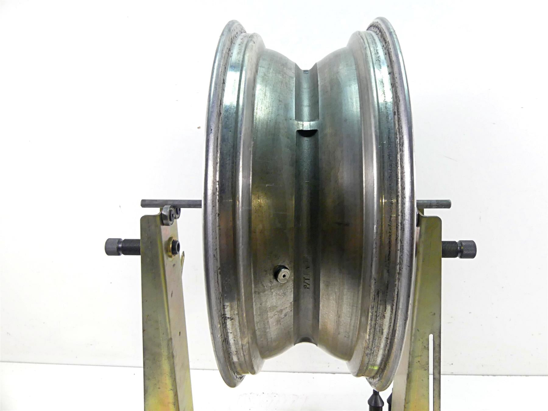 2011 Harley Softail FLSTF Fat Boy Rear Wheel Rim 17x6 Cast -Straight 40900181 {{ shop.shopifyCountryName }} - Mototech271