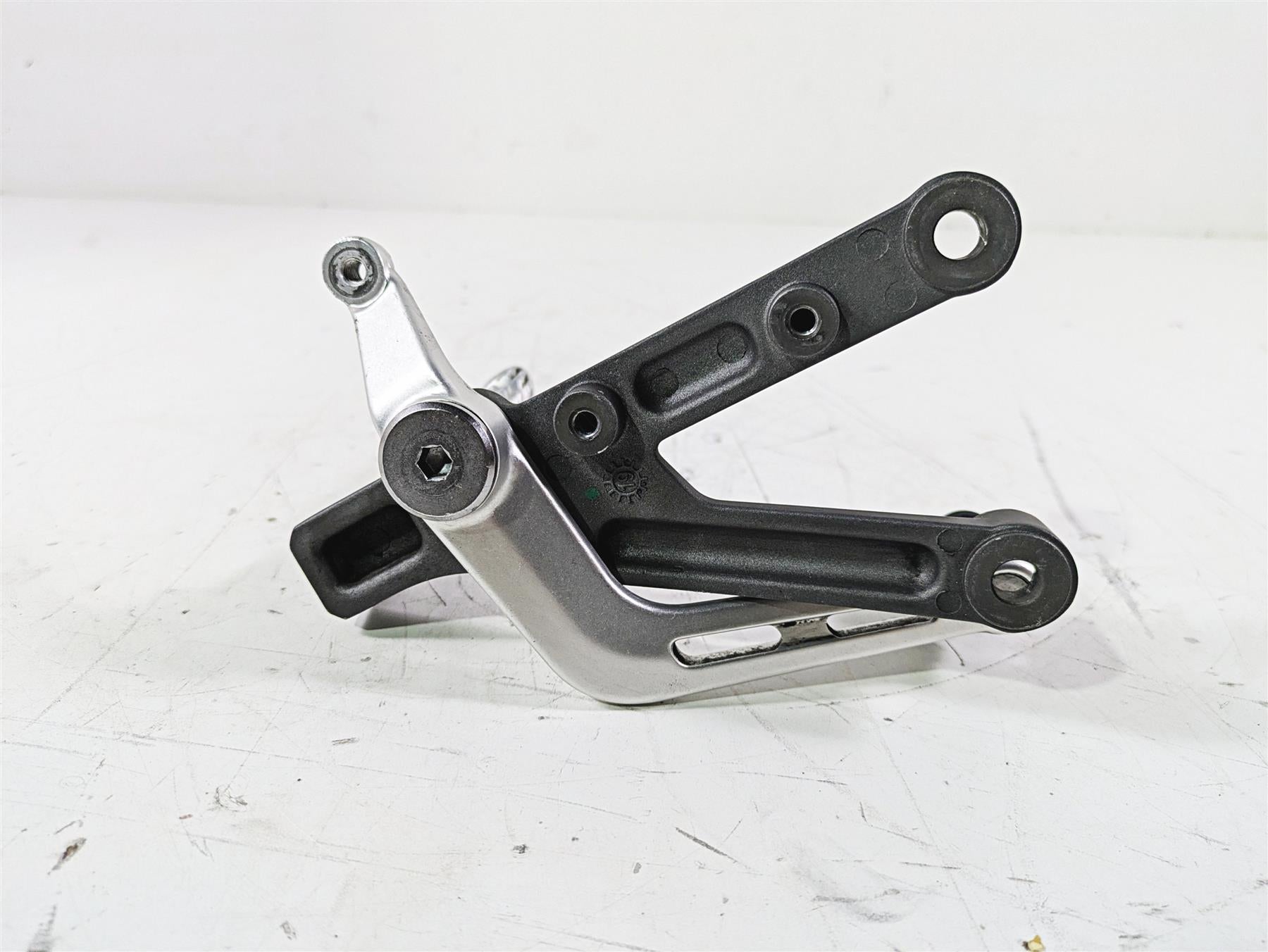 2020 Triumph Daytona 765 Moto2 Left Rider Footpeg & Shifter T2083381 T2082931 {{ shop.shopifyCountryName }} - Mototech271