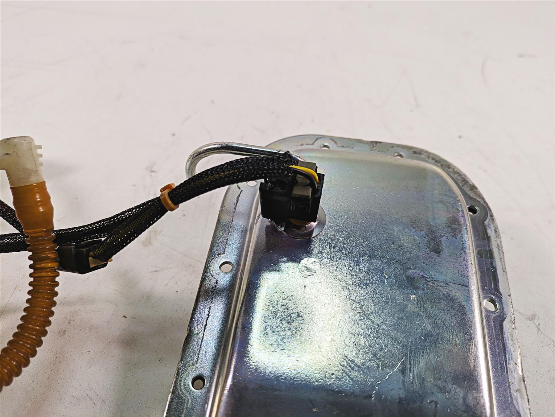 2012 Harley FLD Dyna Switchback Fuel Gas Petrol Pump + Sender - Tested 75323-12 {{ shop.shopifyCountryName }} - Mototech271