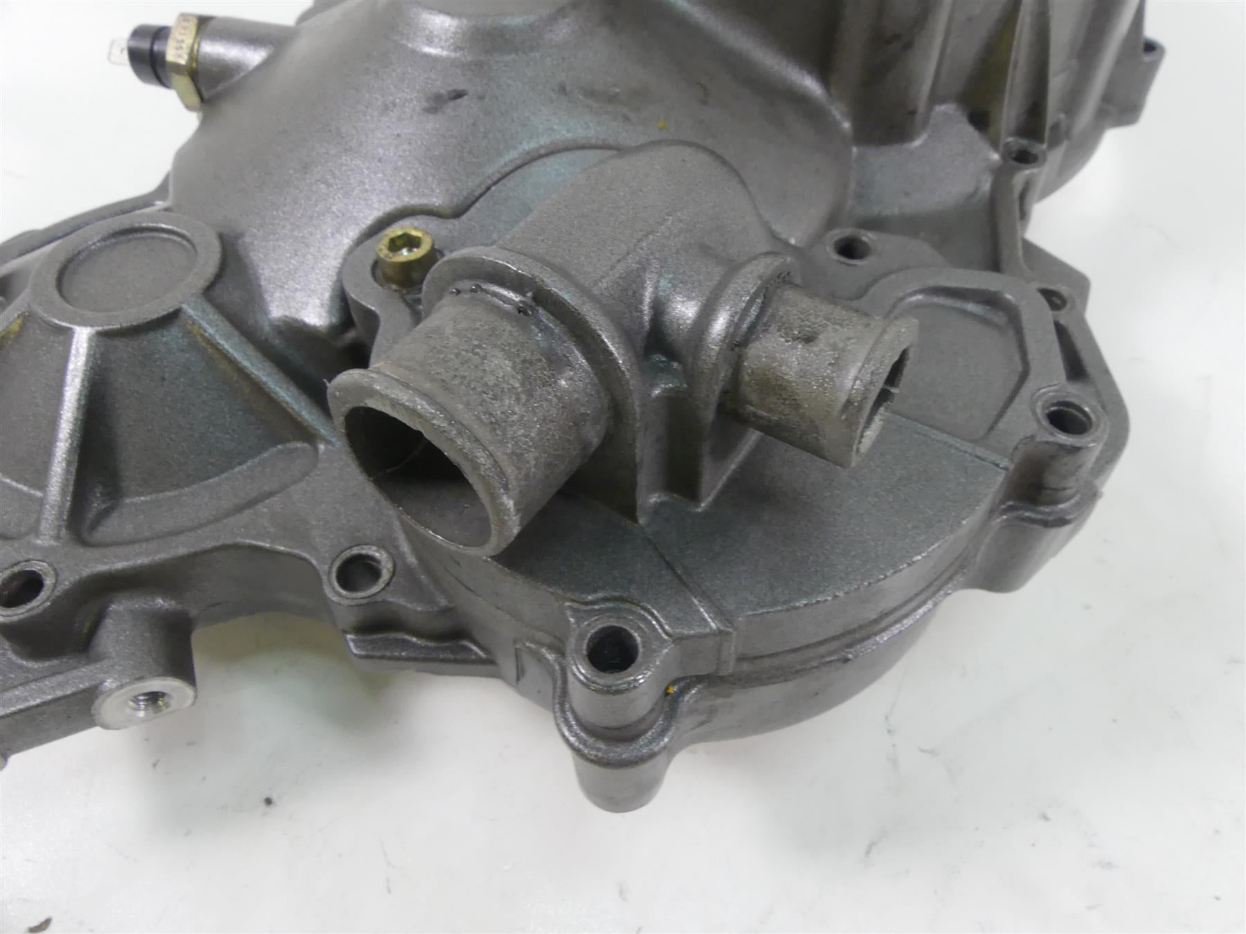 2004 Aprilia RSV1000 R Mille Engine Side Clutch Cover AP0610151 {{ shop.shopifyCountryName }} - Mototech271