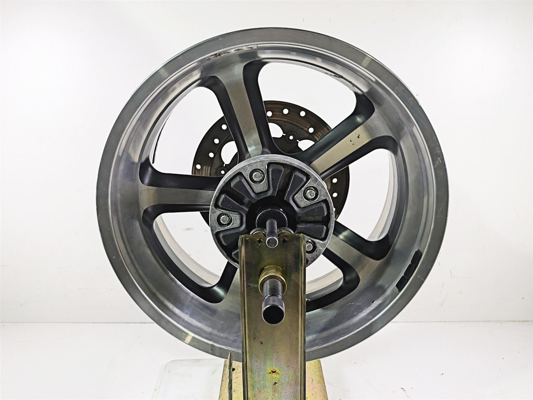 2012 Harley VRSCF Muscle V Rod Straight 18x8 Rear Wheel 40900169 {{ shop.shopifyCountryName }} - Mototech271