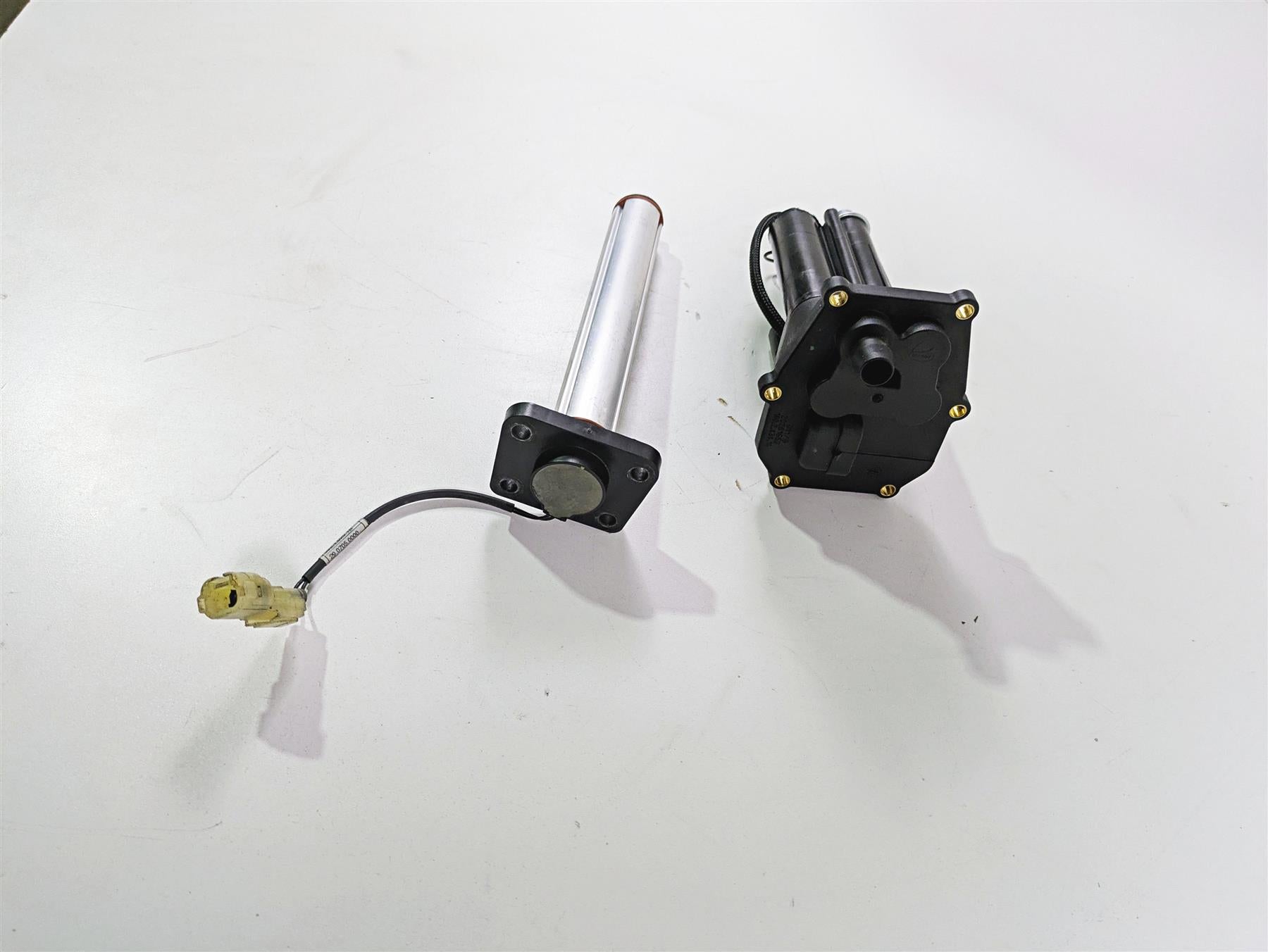 2019 Ducati Supersport 939 S Fuel Gas Pump & Level Sender 16024341A 59210251B {{ shop.shopifyCountryName }} - Mototech271