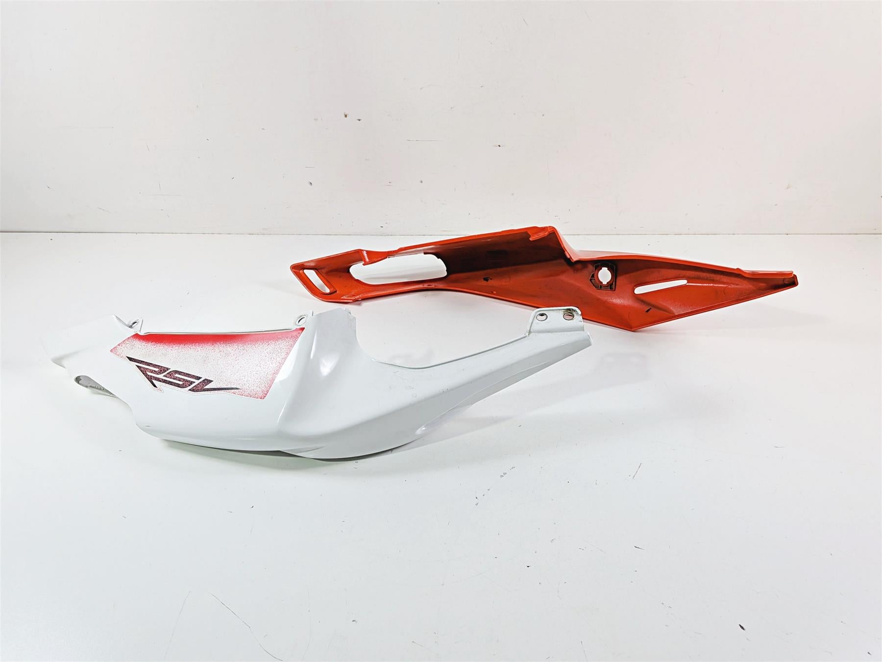 2008 Aprilia RSVR 1000 Factory Tail Side Cover Fairing Set 109722 109723 {{ shop.shopifyCountryName }} - Mototech271