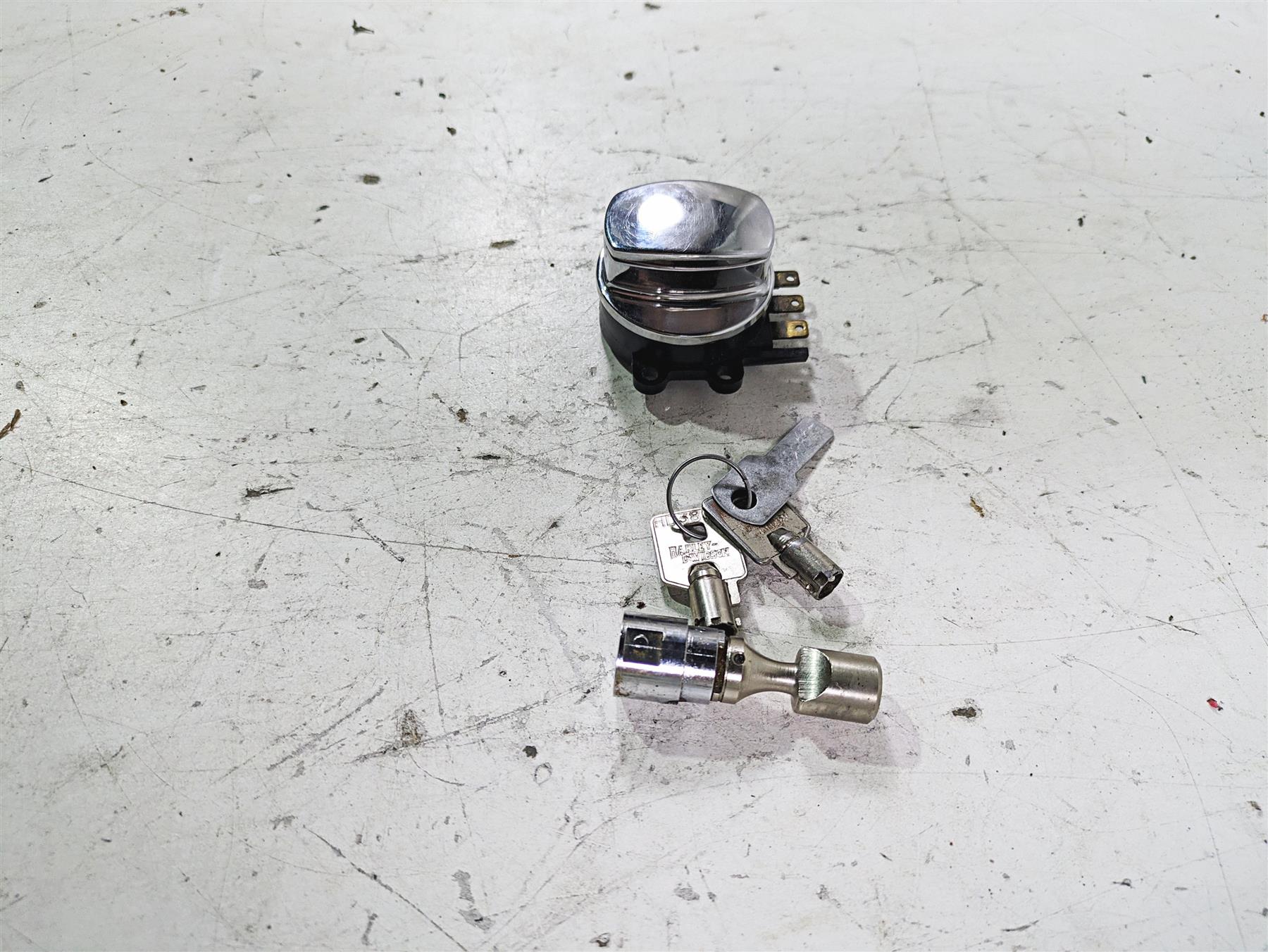 2002 Harley FLSTC Softail Heritage Ignition Switch Steering Lock 2 Keys 71313-96 {{ shop.shopifyCountryName }} - Mototech271