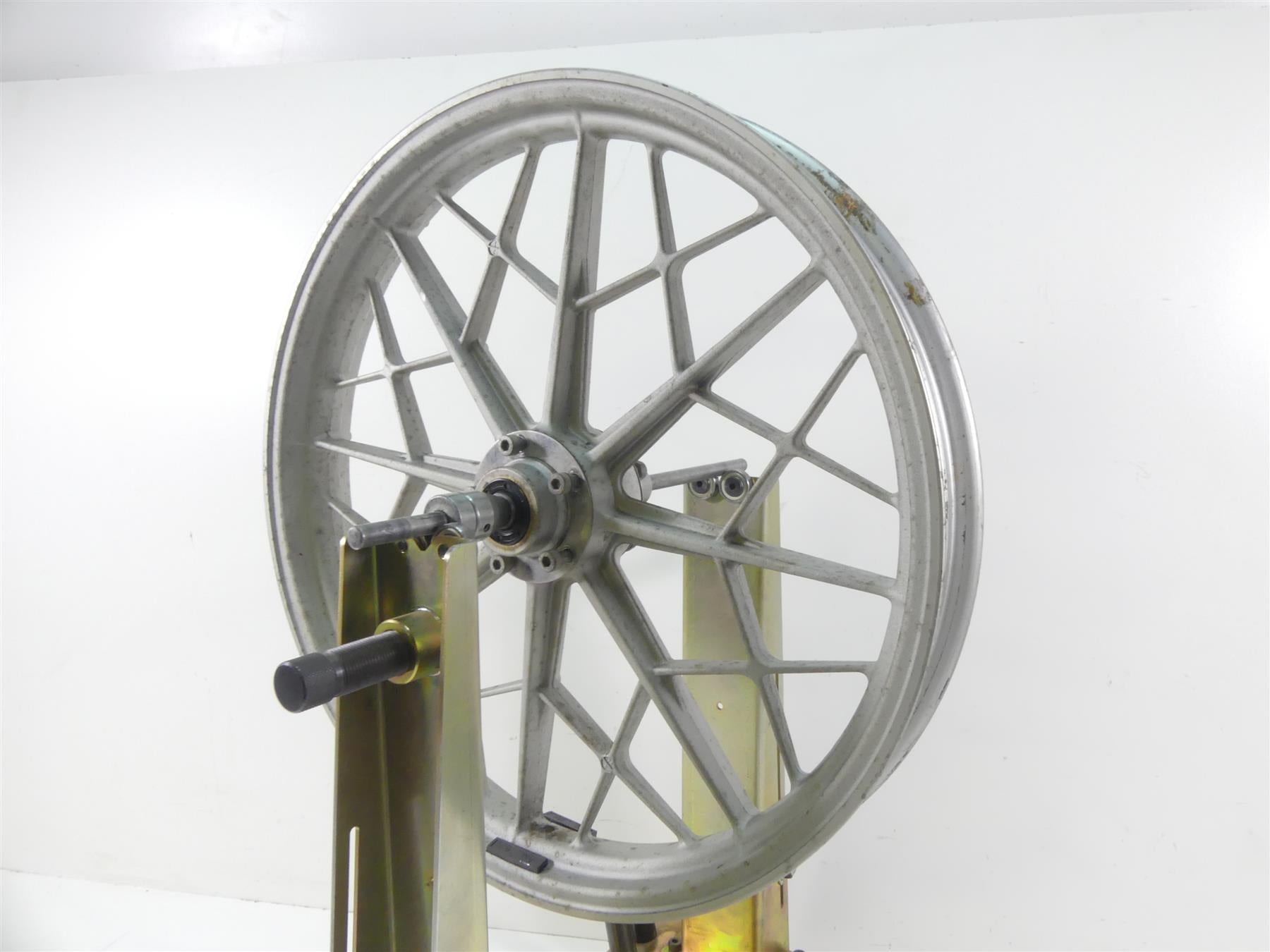 1978 BMW R100 S (2474) Front Straight Wheel Rim Cast 19x2.15 36311238959 {{ shop.shopifyCountryName }} - Mototech271