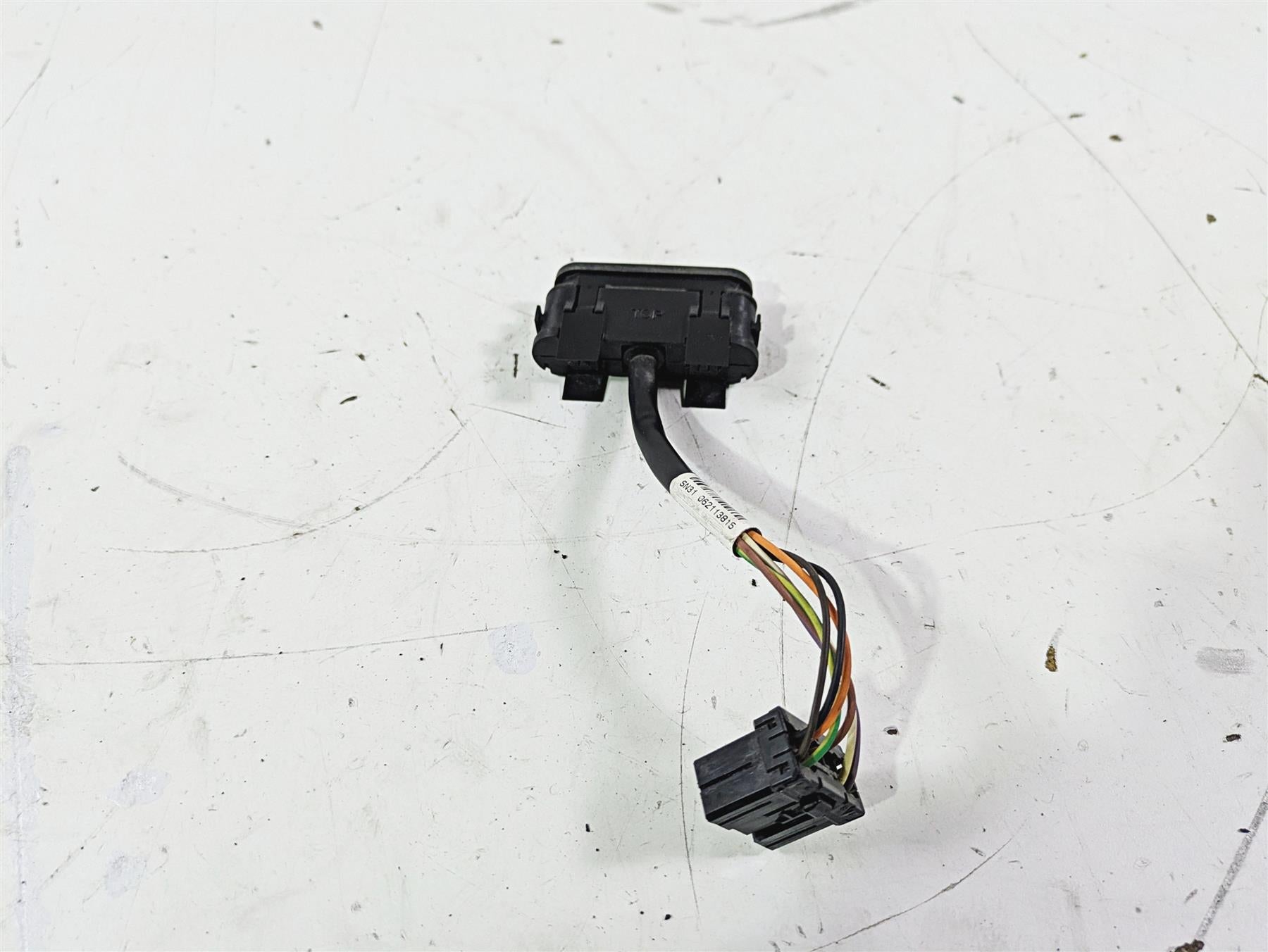 2007 Harley Touring FLHTCU SE CVO E-Glide Instrument Indicator Lights 68789-96B {{ shop.shopifyCountryName }} - Mototech271