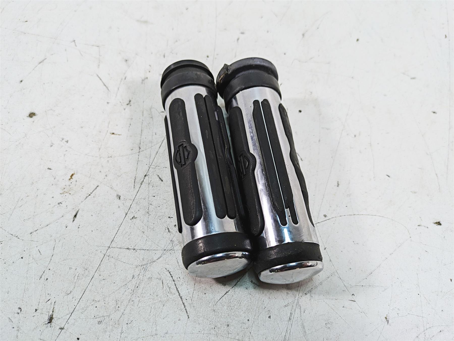 2008 Harley FLHTCU Electra Glide Oem Chrome Rubber Hand Grip Set 56246-08 {{ shop.shopifyCountryName }} - Mototech271