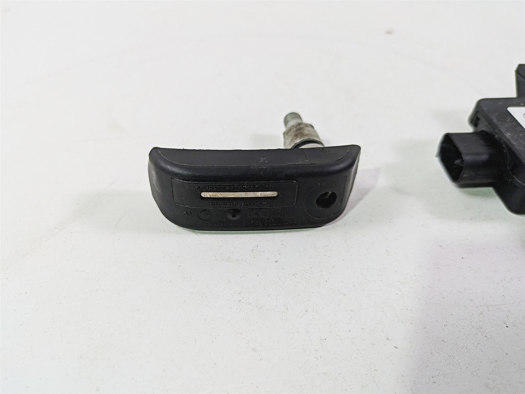 2017 BMW R1200 GS K50 Rdc Sensor & Tire Sensors Set 65758546222 65759832031 {{ shop.shopifyCountryName }} - Mototech271