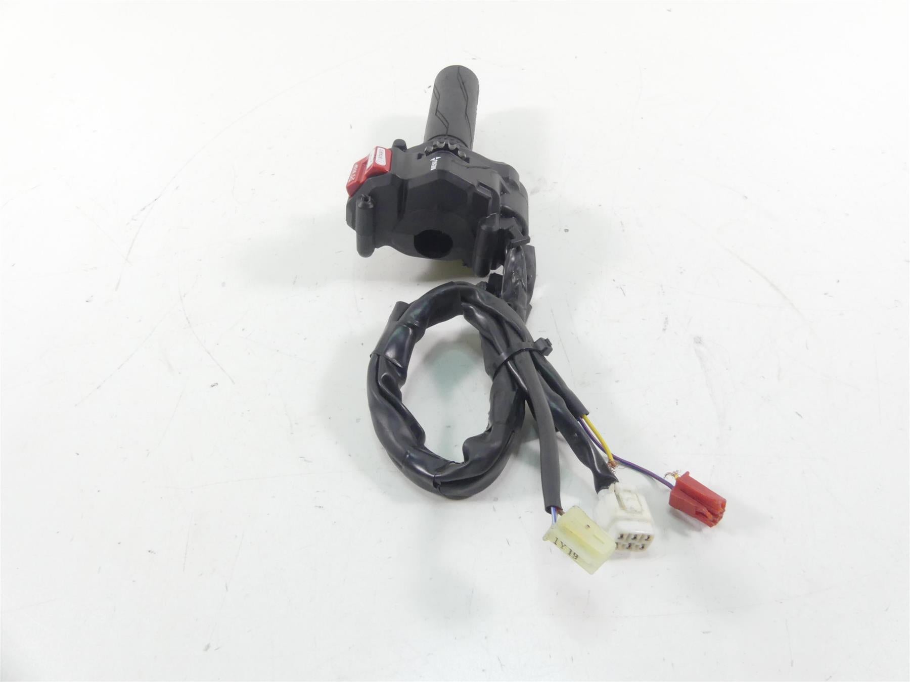 2022 Yamaha MT09 FZ09 Right Control Switch & Throttle Set - Read B7N-26240-00-00 {{ shop.shopifyCountryName }} - Mototech271