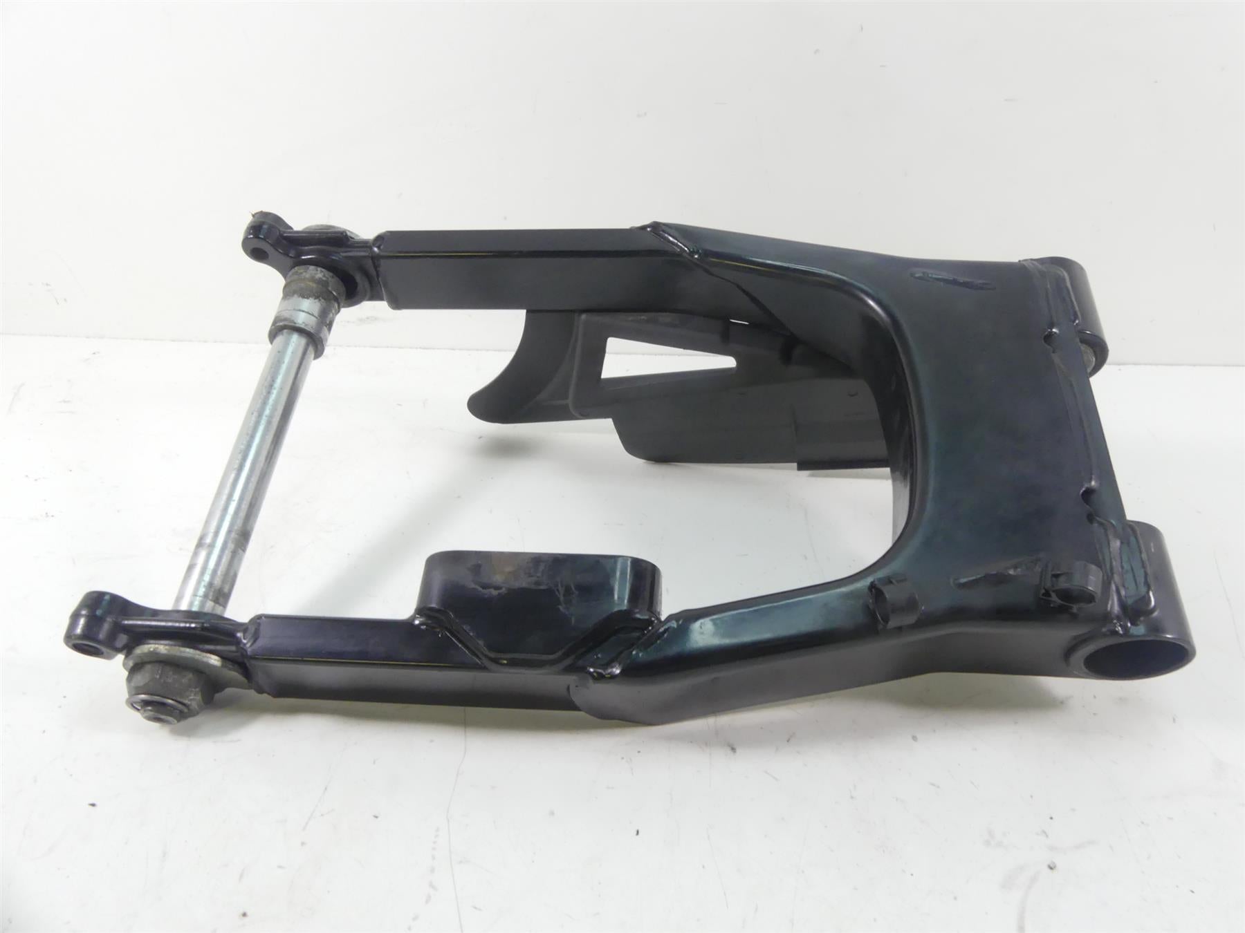2006 Harley Touring FLHTCUI Electra Glide Swingarm & 1