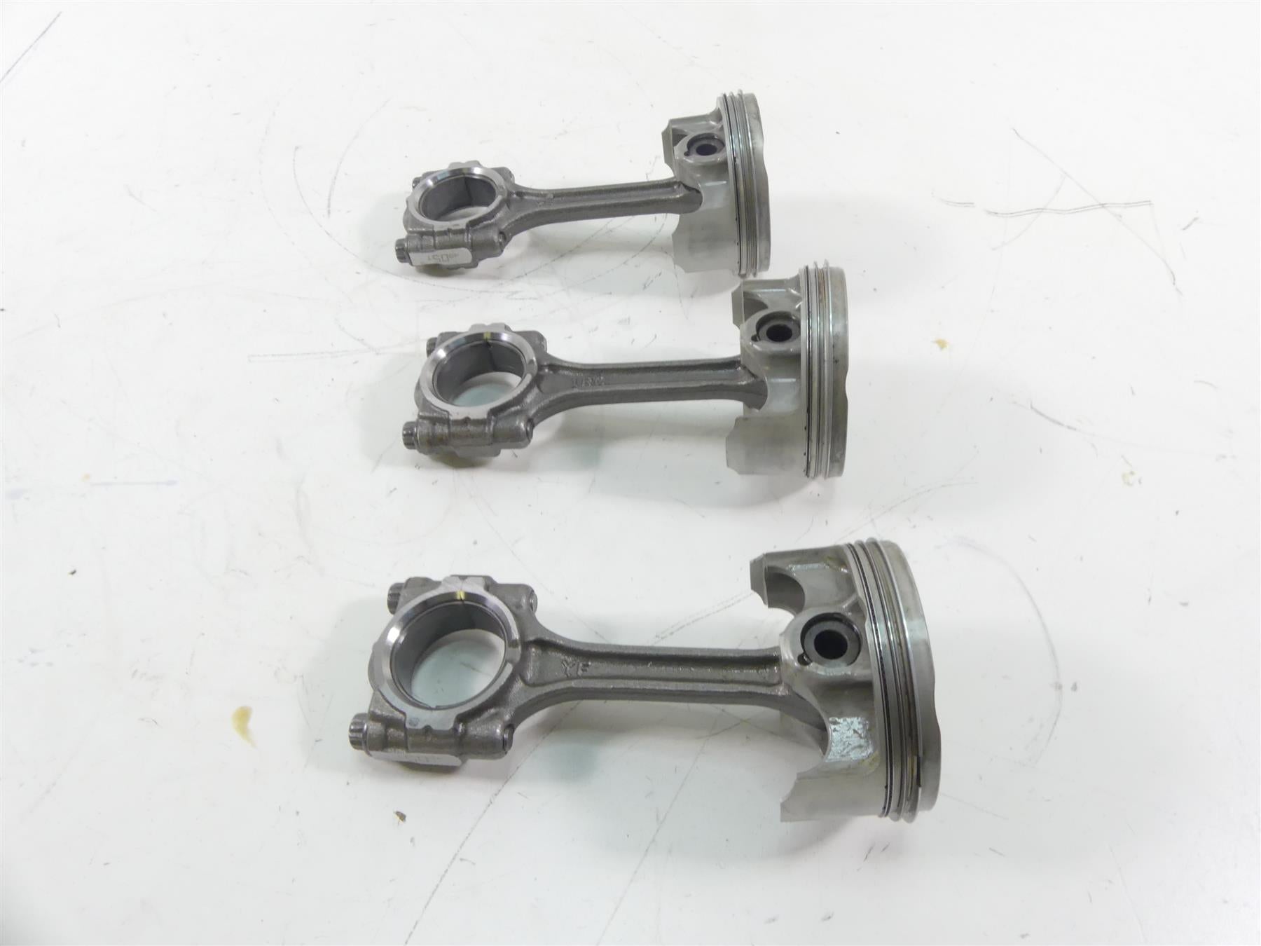 2015 Yamaha MT09 FZ09 Piston & Rod Set - 10K miles Only 1RC-11631-00-00 {{ shop.shopifyCountryName }} - Mototech271