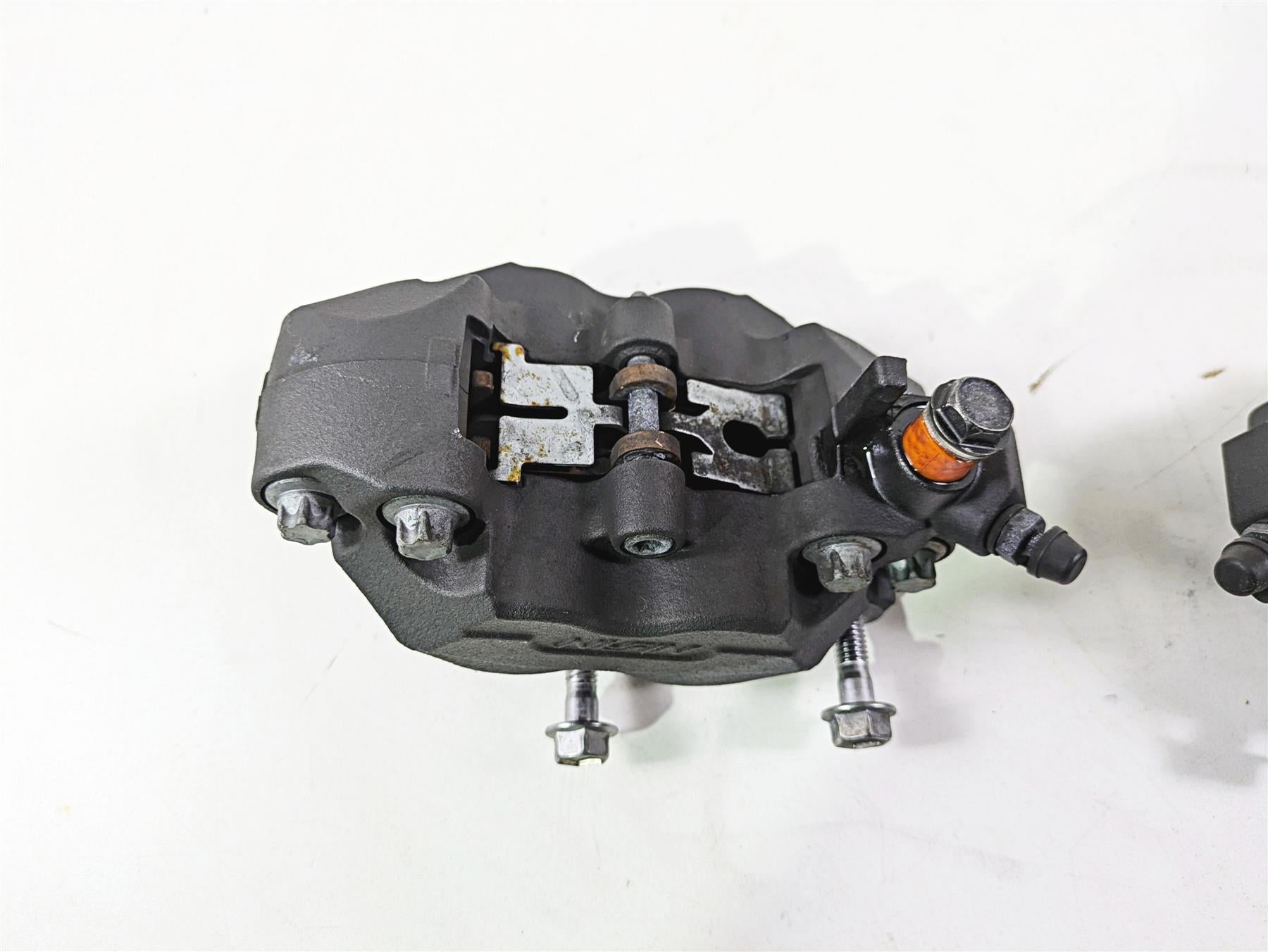 2021 Kawasaki Z900 ZR900 Nissin Front Brake Caliper Set 43080-0130 43080-0131 {{ shop.shopifyCountryName }} - Mototech271