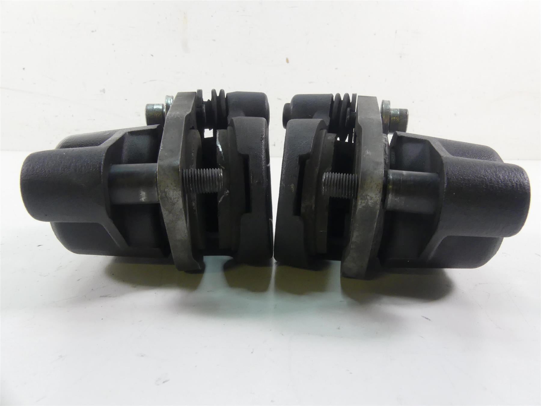 1999 Harley Touring FLHTCUI Electra Glide Front Brake Caliper Set 44023-83C {{ shop.shopifyCountryName }} - Mototech271