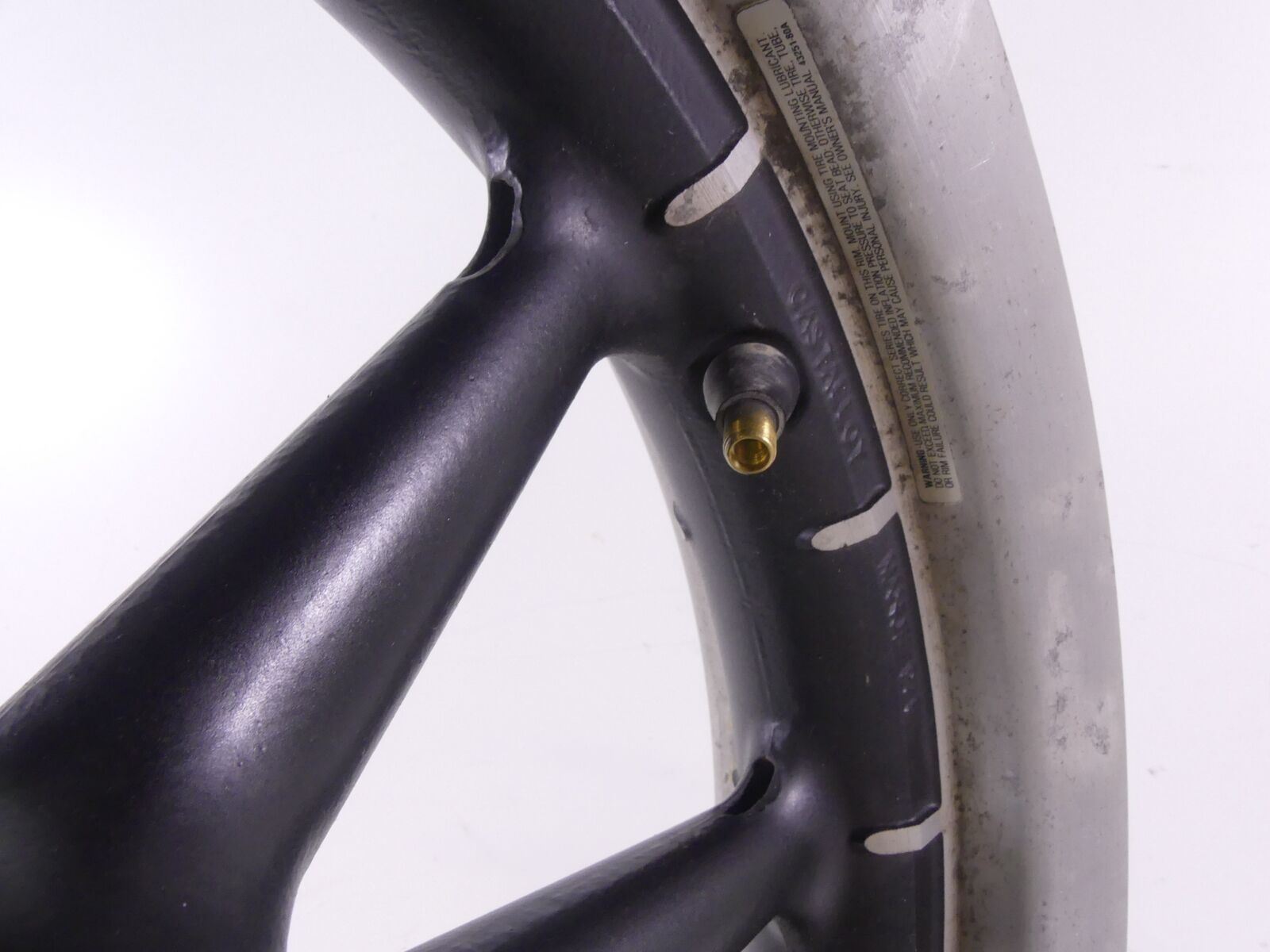 2000 Harley Touring FLHTCI Electra Glide Straight Front Wheel Rim 16x3 43493-00 {{ shop.shopifyCountryName }} - Mototech271