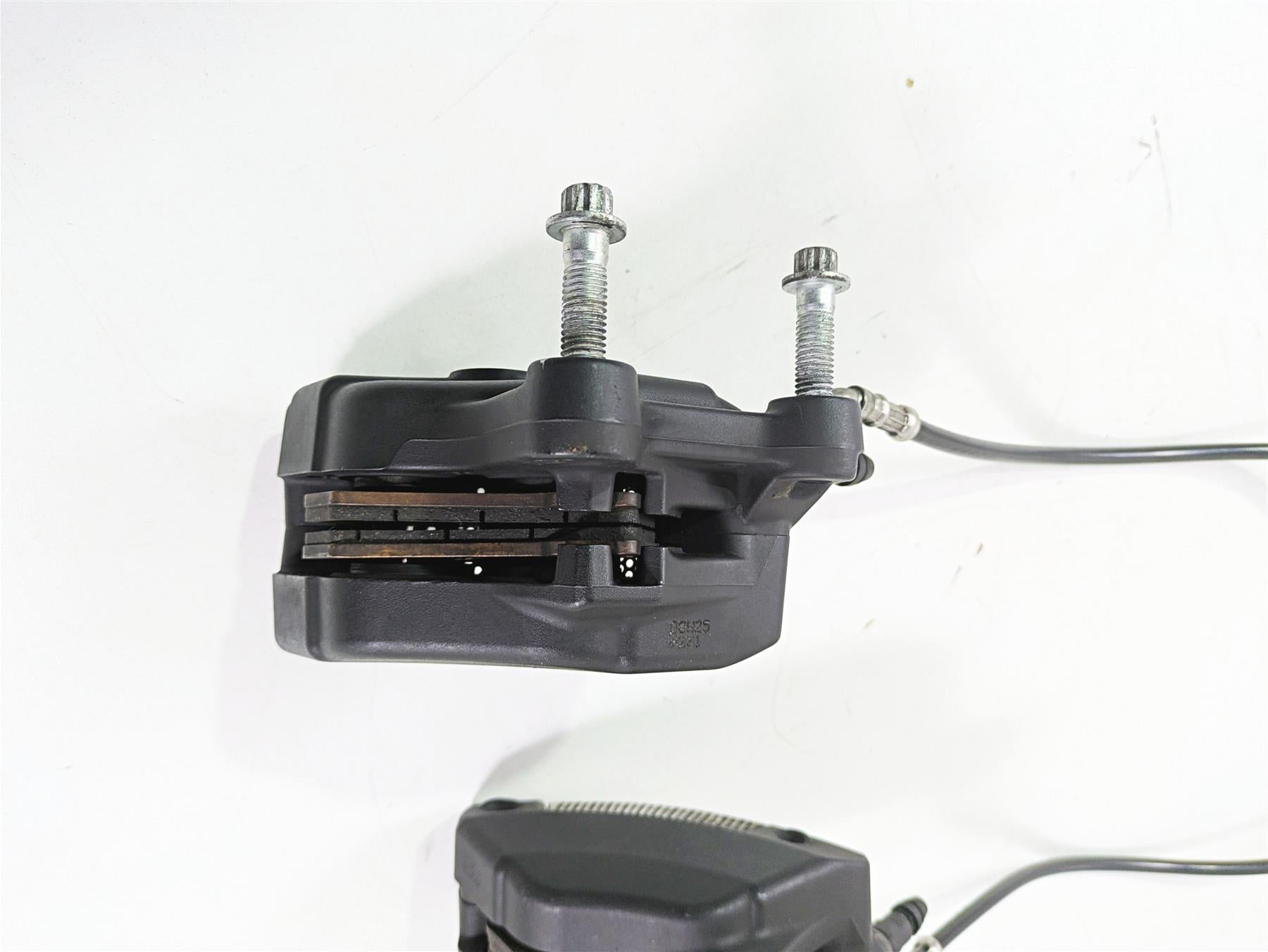 2009 Harley Touring FLHX Street Glide Front Brake Caliper Set 43027-08 44023-08 {{ shop.shopifyCountryName }} - Mototech271