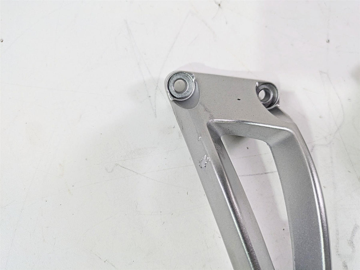 2009 Yamaha FZ1 FZS10 Fazer Rear Passenger Footpeg Set 2D1-2741L-00-00 {{ shop.shopifyCountryName }} - Mototech271