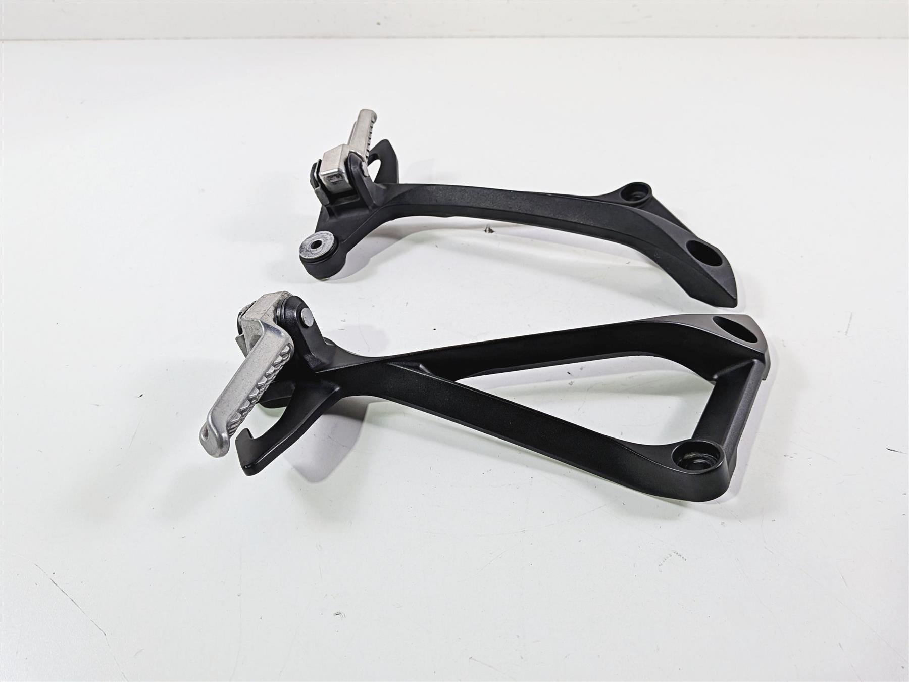 2022 Kawasaki ZX10R ZX1000 Ninja Passenger Foot Peg Rest Set 35063-0700-18R {{ shop.shopifyCountryName }} - Mototech271