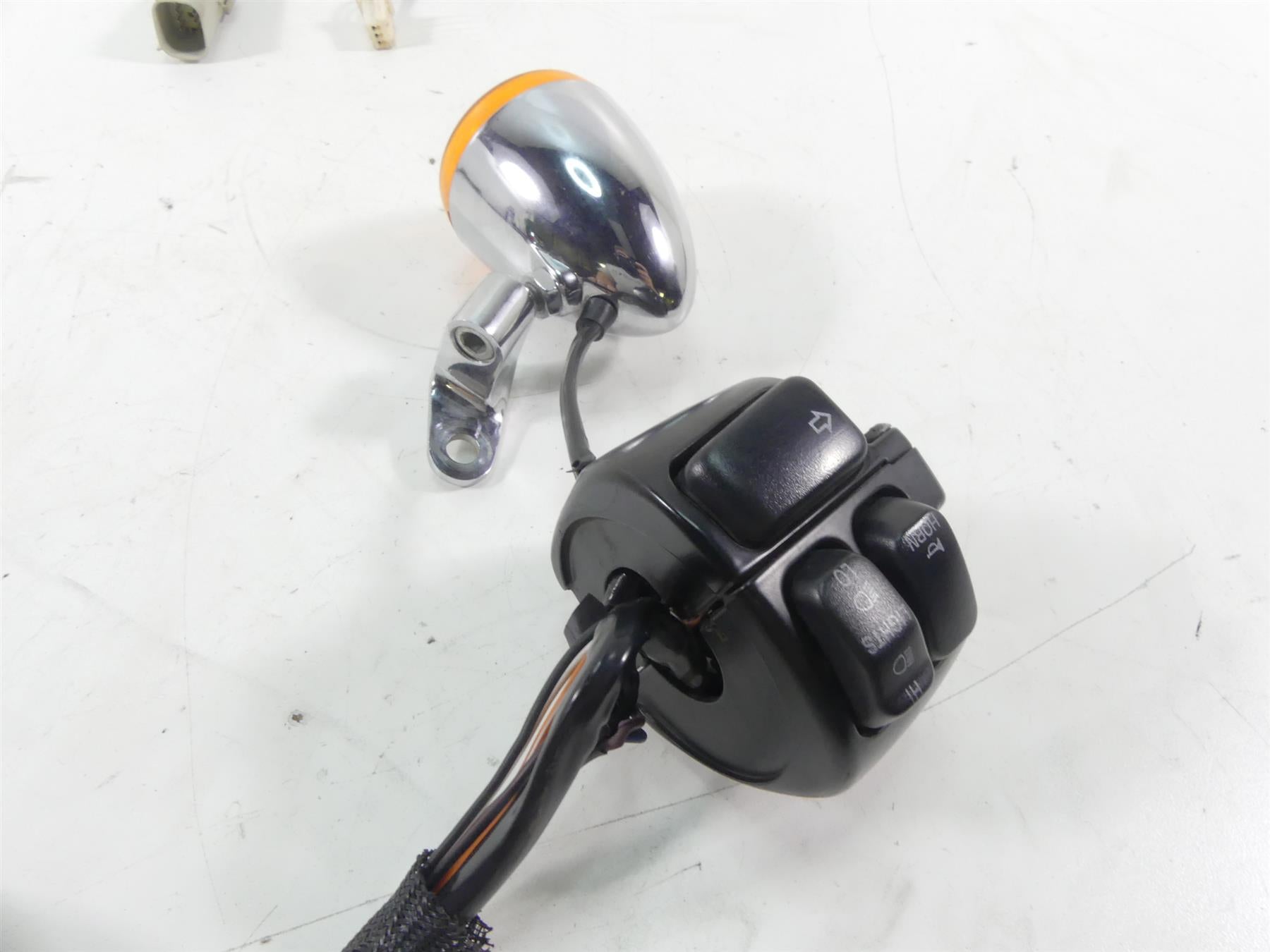2009 Harley FXDF Dyna Fat Bob Left Control Switch + Blinker Set - Read 71682-06A {{ shop.shopifyCountryName }} - Mototech271