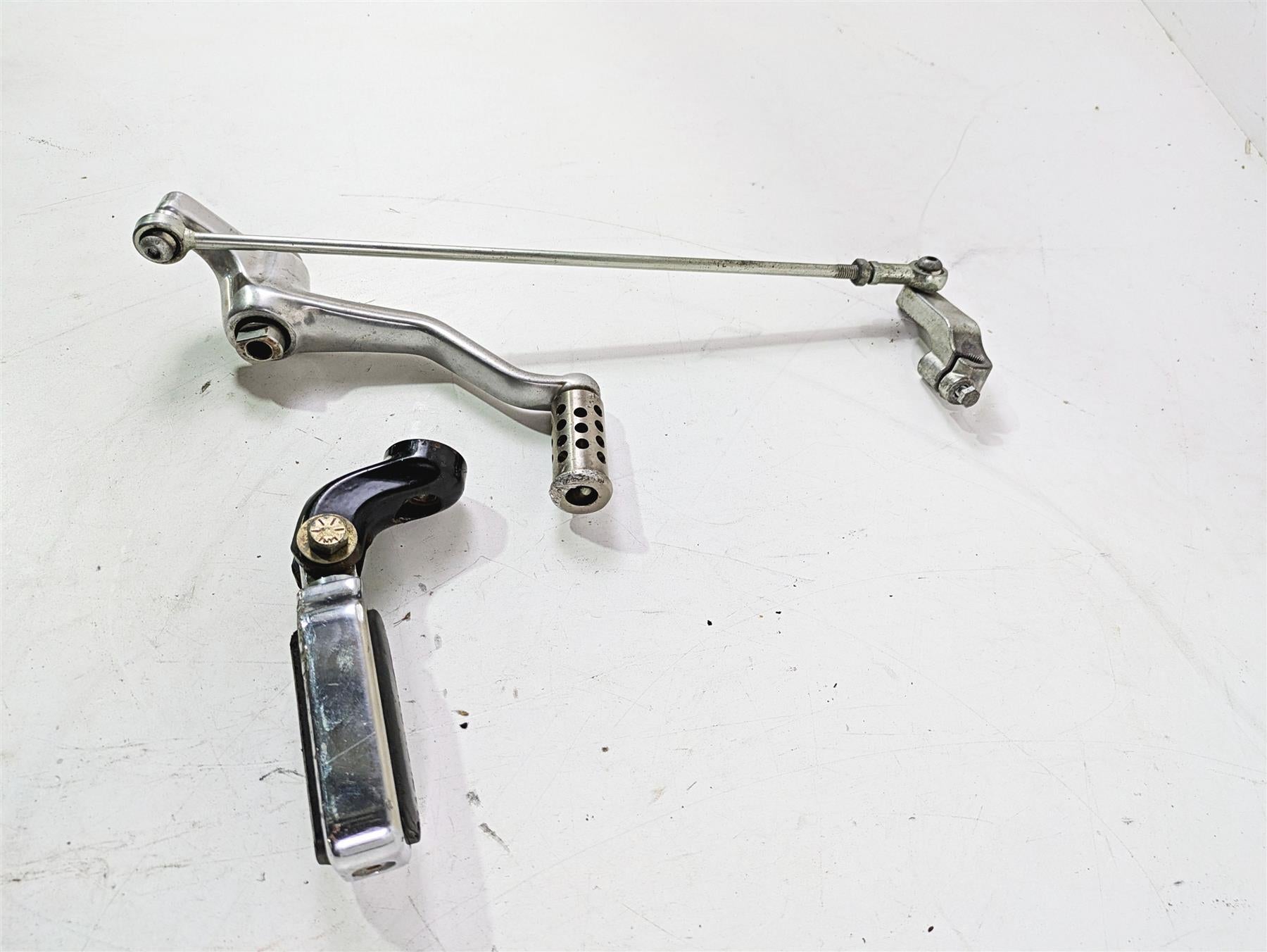 2013 Harley VRSCF Muscle Rod Left Front Footpeg & Shifter Parts 54046-12 {{ shop.shopifyCountryName }} - Mototech271