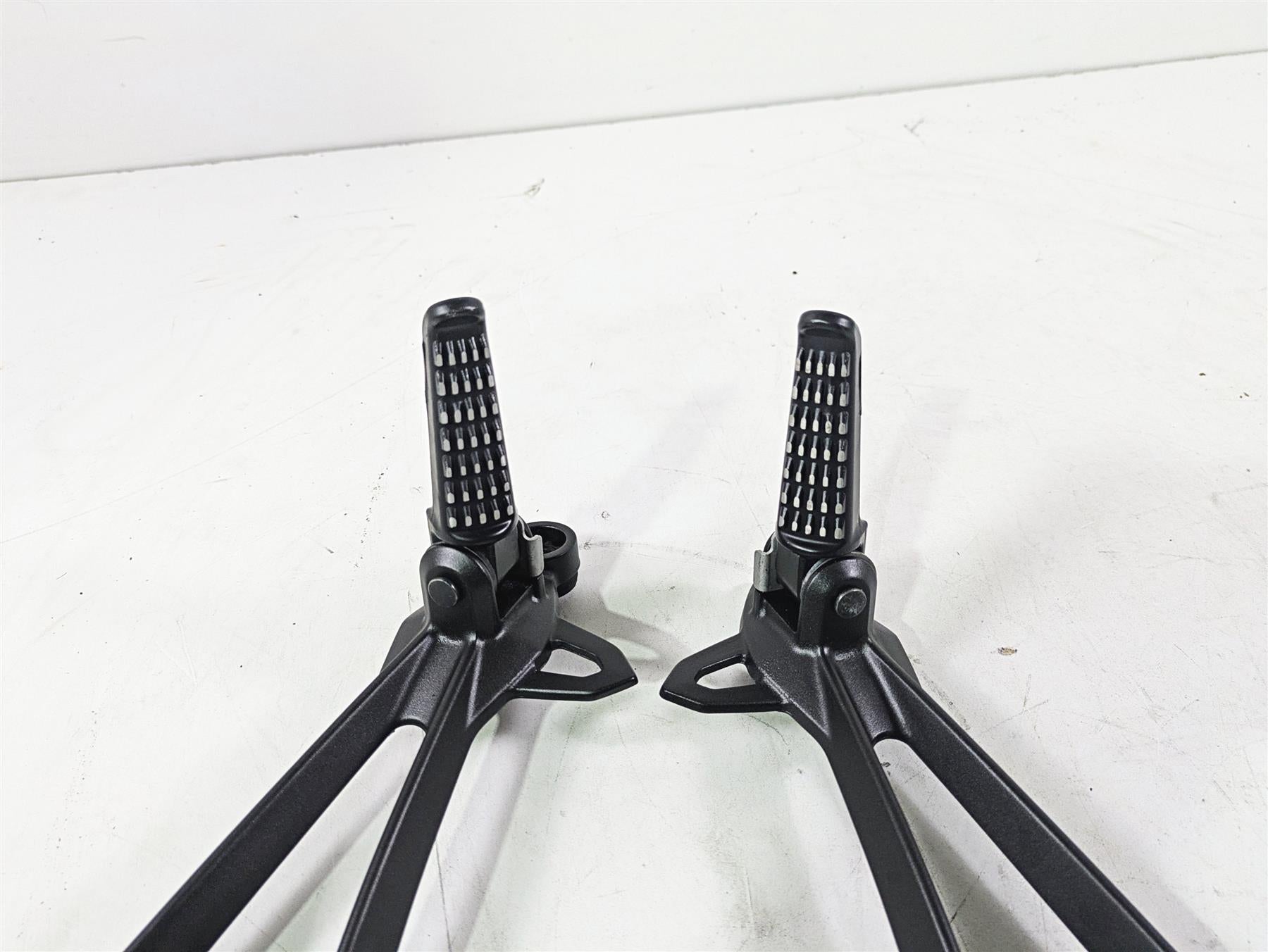 2020 Kawasaki ZX6R Ninja Passenger Footpeg Foot Peg Set 35063-0444-18R {{ shop.shopifyCountryName }} - Mototech271