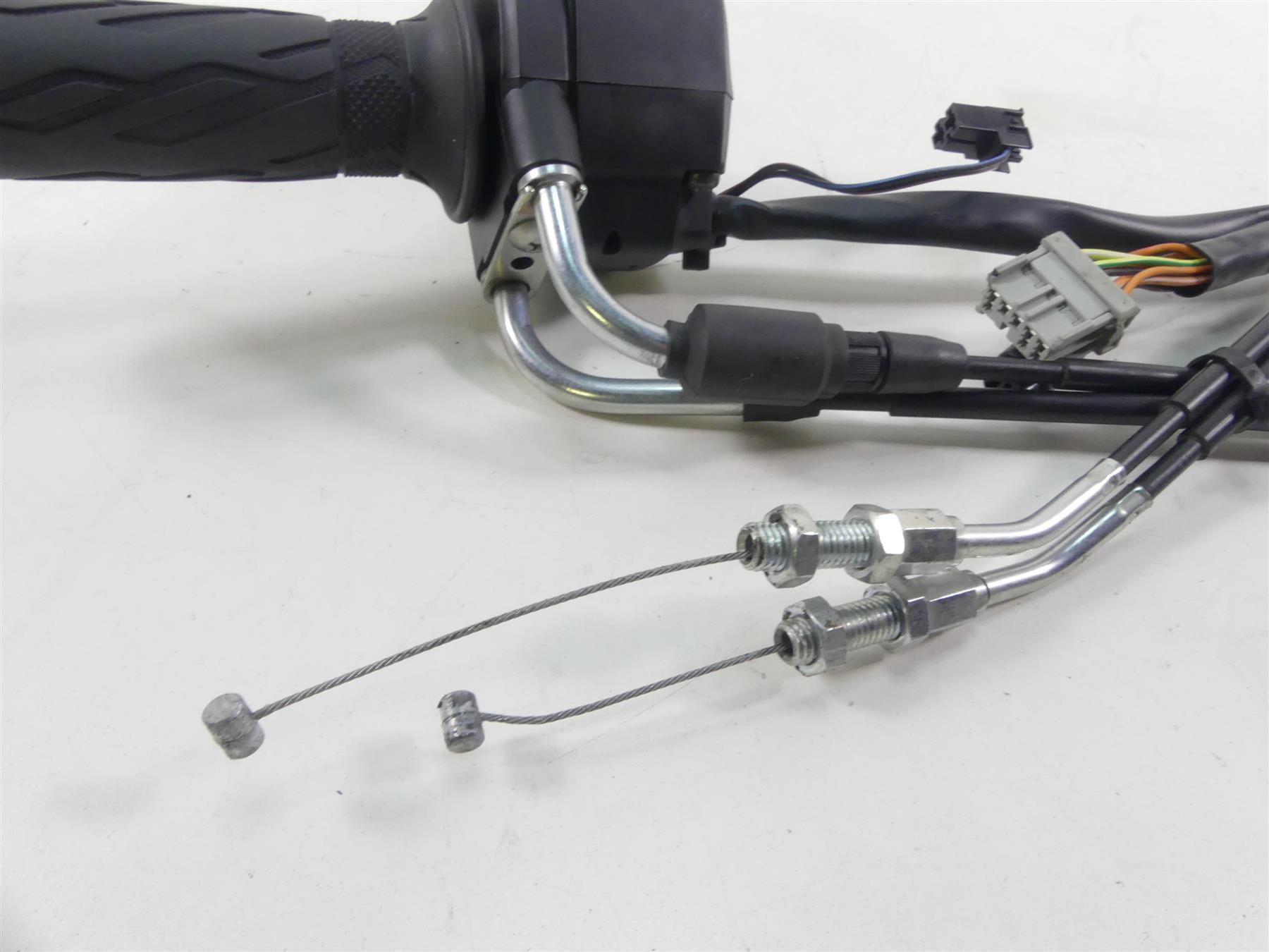 2020 Suzuki GSX1300 R Hayabusa Right Hand Start Stop Control Switch 37200-15H10 {{ shop.shopifyCountryName }} - Mototech271