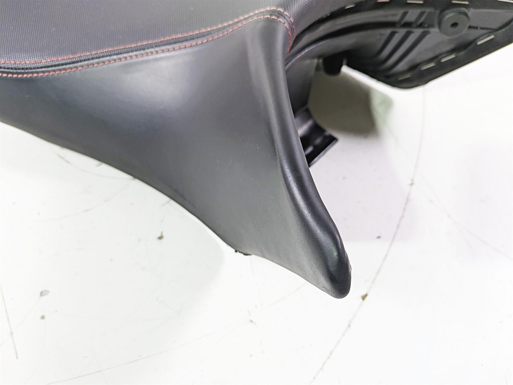 2019 Triumph Speed Triple RS 1050 Front Seat Saddle Comfort READ T2307334 {{ shop.shopifyCountryName }} - Mototech271