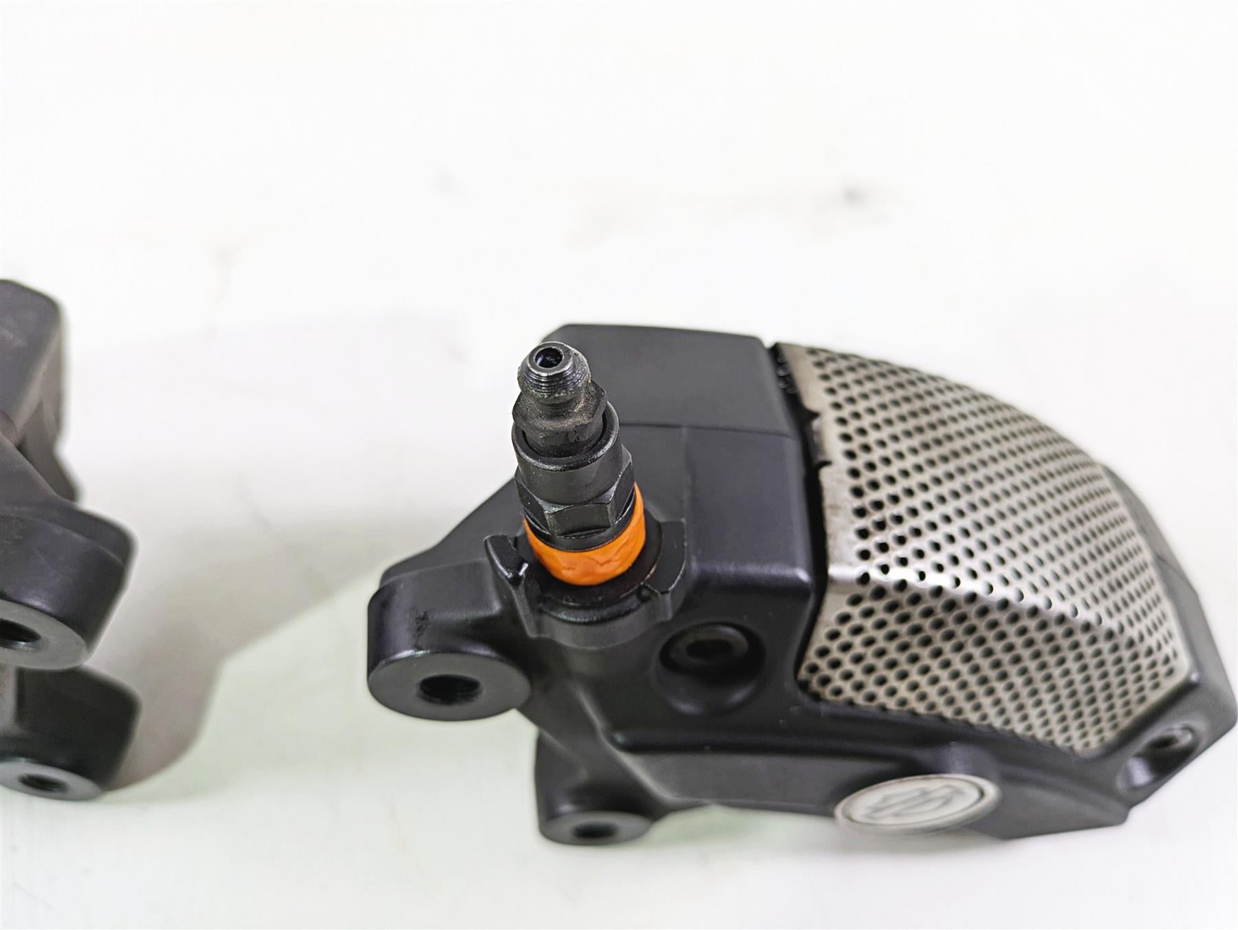 2010 Harley Touring FLHX Street Glide Front Brake Caliper Set 43027-08 44023-08 {{ shop.shopifyCountryName }} - Mototech271