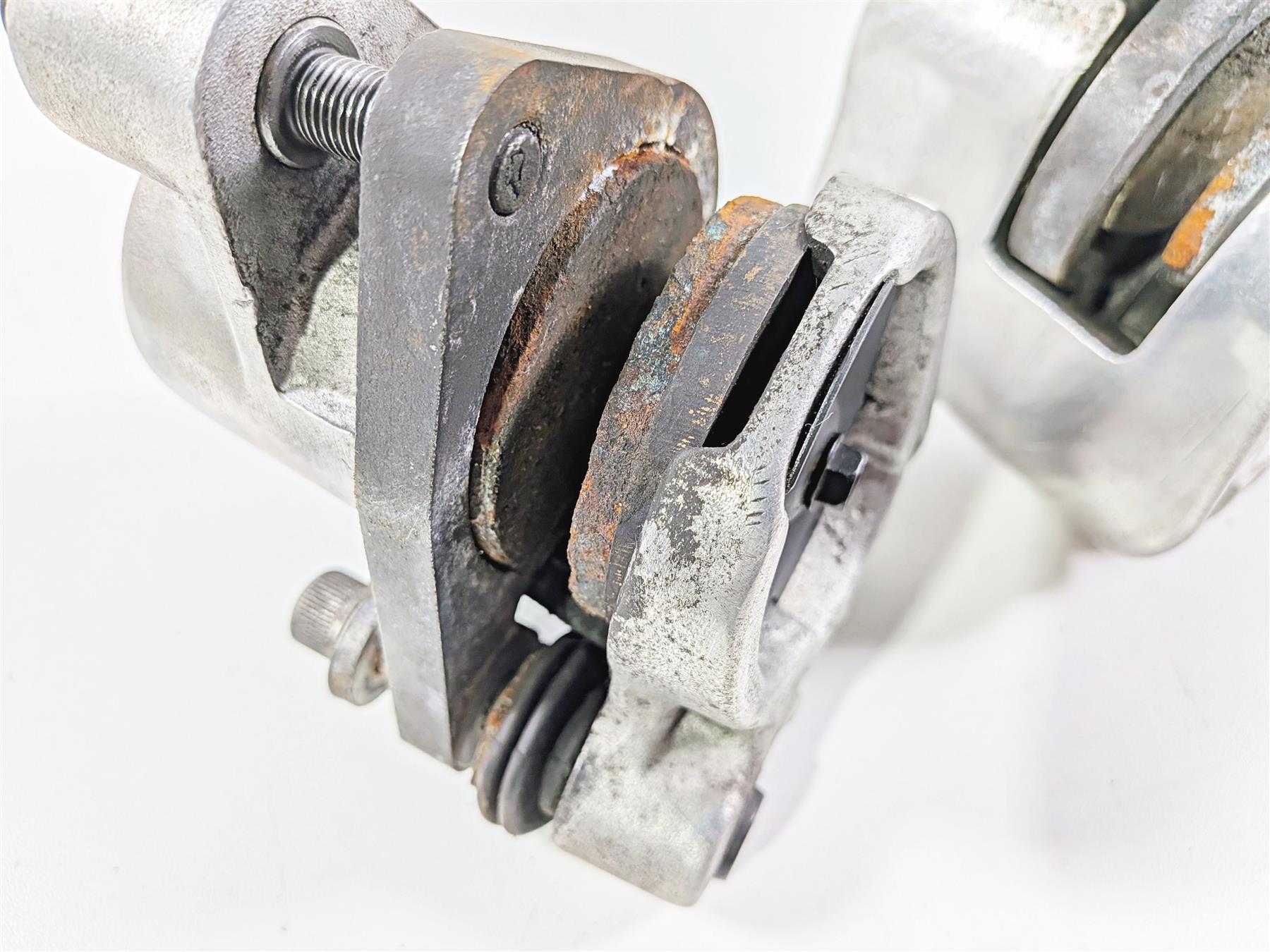 1990 Harley Touring FLHTC Electra Glide Front Brake Calipers 44023-83C 44046-84C {{ shop.shopifyCountryName }} - Mototech271