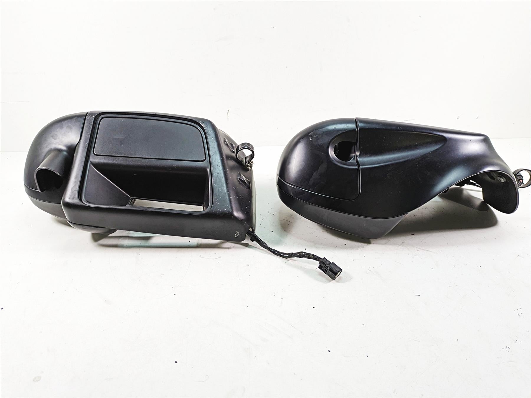 2018 Harley Touring FLHXSE CVO Street Glide Lower Leg Fairing Cover Set 57100114 {{ shop.shopifyCountryName }} - Mototech271