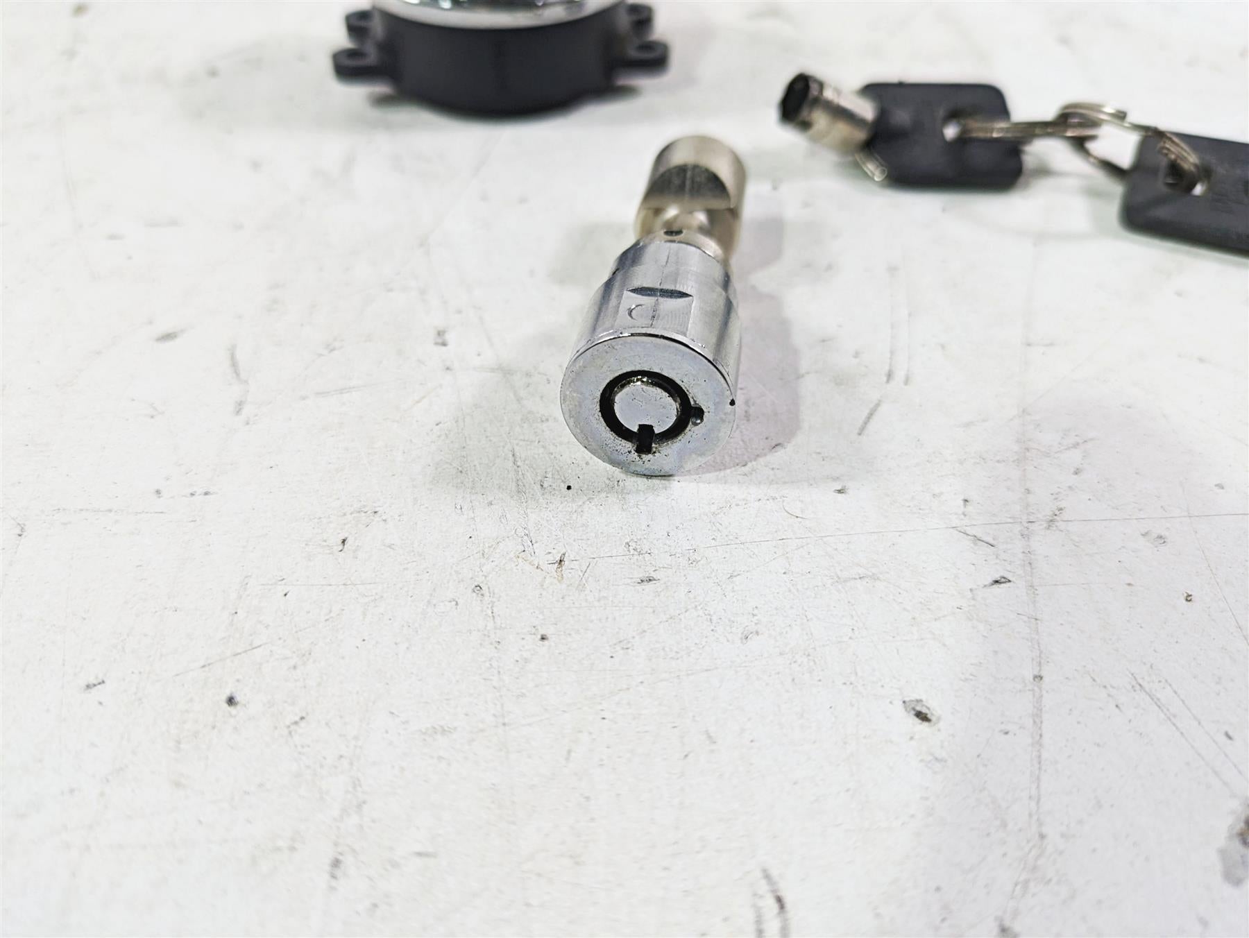 2005 Harley Softail FLSTFSE CVO Fat Boy Ignition Switch Key Lock Set 71450-04 {{ shop.shopifyCountryName }} - Mototech271