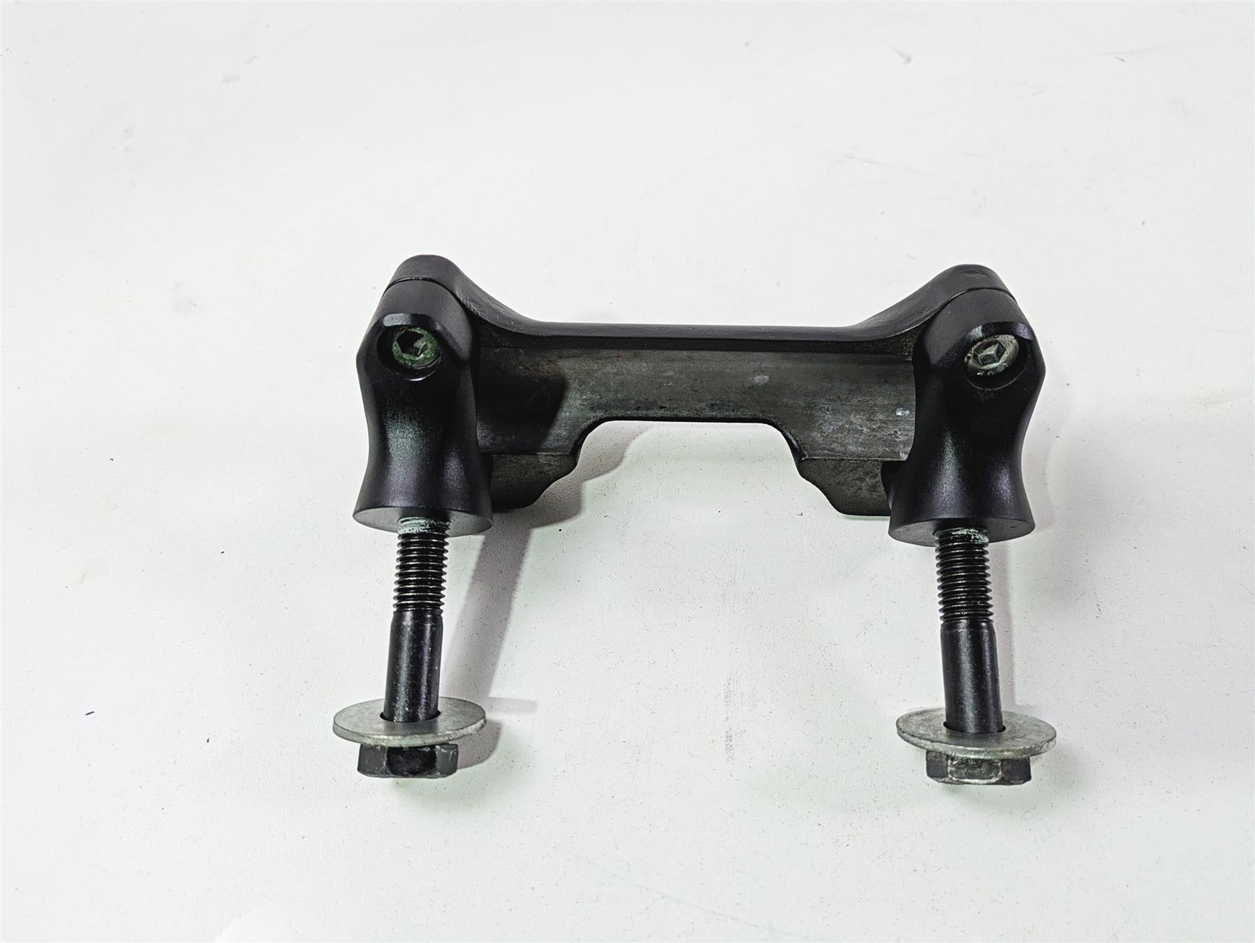 2017 Indian Chieftain Limited Handlebar Holder Riser Set 5138354 {{ shop.shopifyCountryName }} - Mototech271
