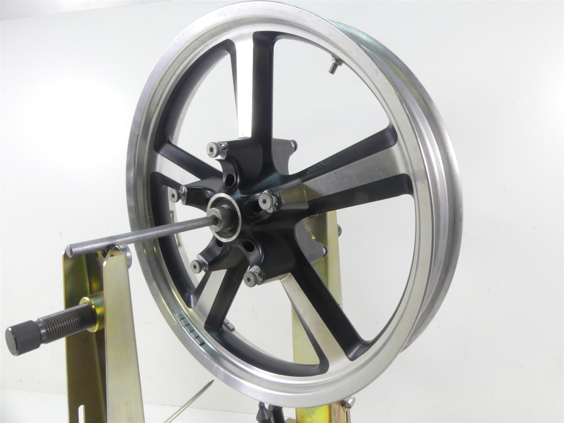 2013 Harley VRSCF Muscle V-Rod Straight Front Wheel Rim 19x3 41670-09 {{ shop.shopifyCountryName }} - Mototech271