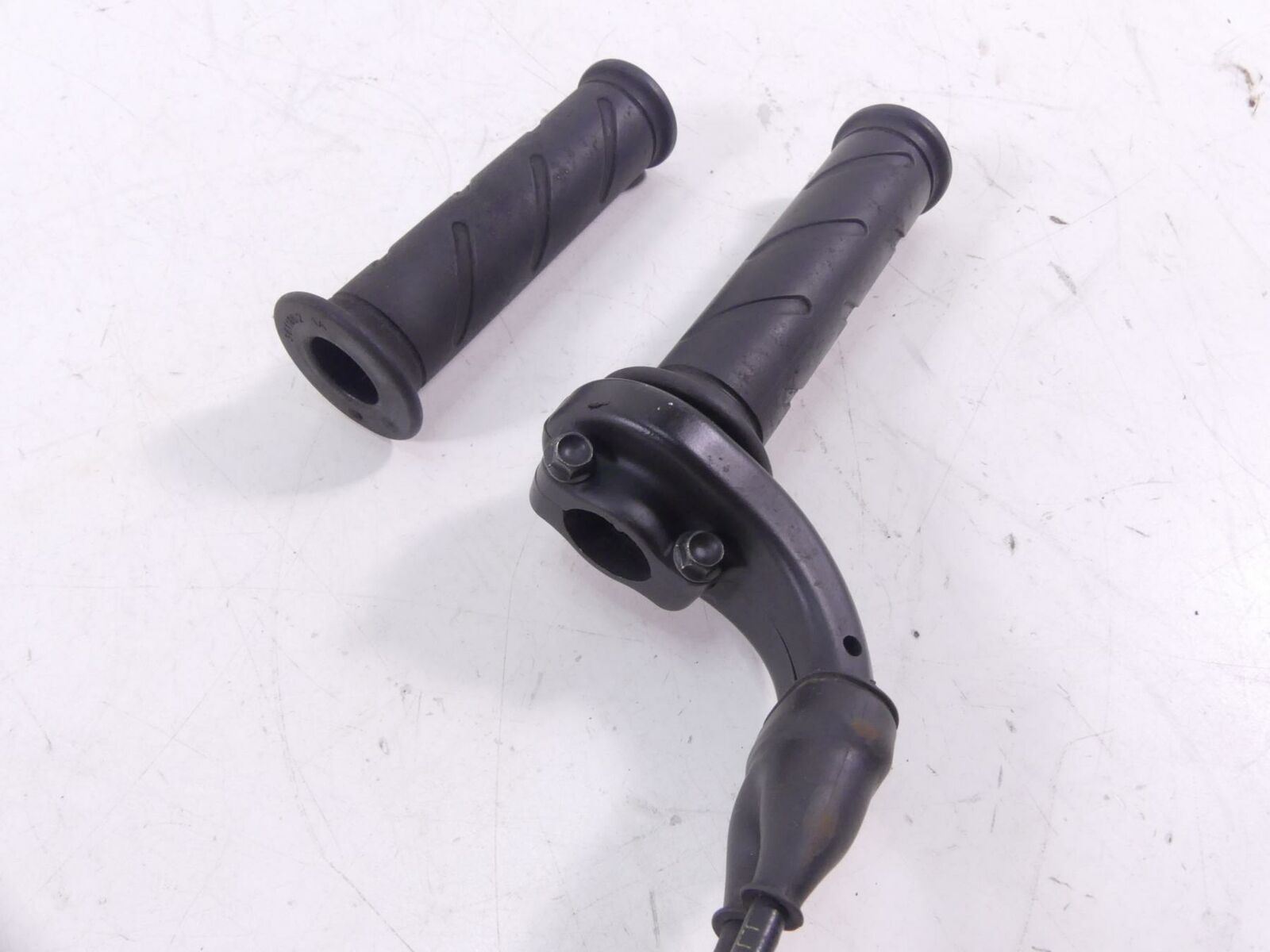 2015 Ducati Diavel Dark Right Left Throttle Grip Cable Set 65420161A {{ shop.shopifyCountryName }} - Mototech271