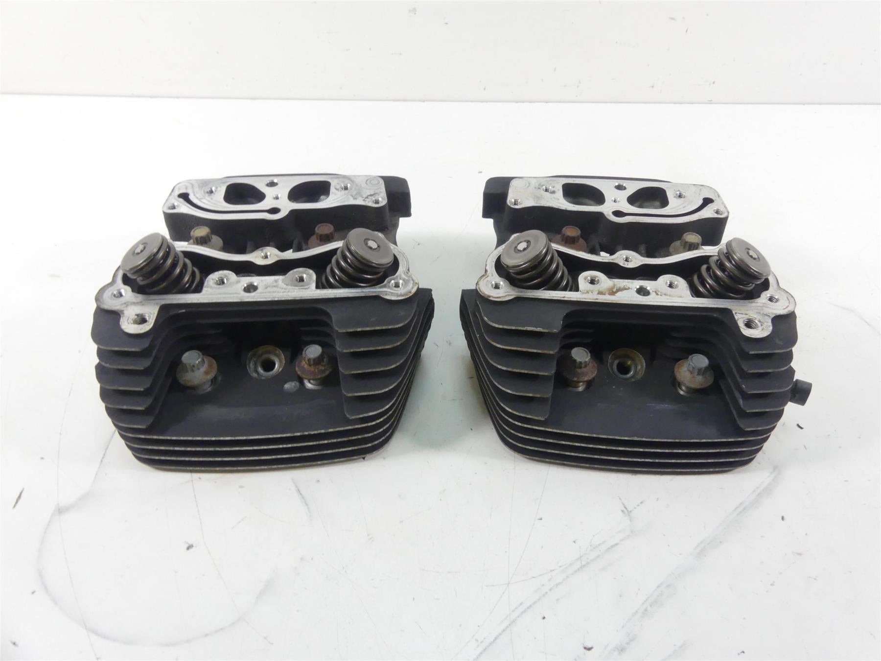 2002 Harley Softail FXSTDI Deuce Cylinderhead Cylinder Head Set 16725-99 | Mototech271