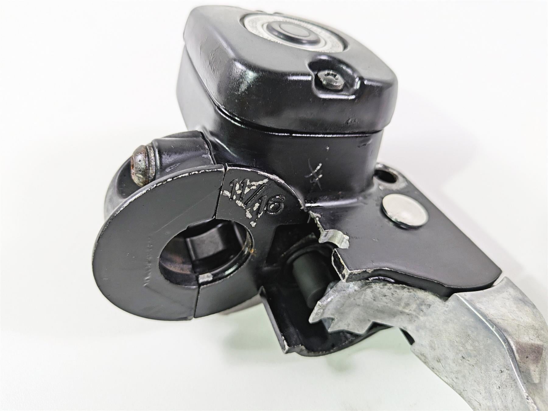 2005 Harley Touring FLHRI Road King Front Brake Master Cylinder 11/16" 41700738 {{ shop.shopifyCountryName }} - Mototech271