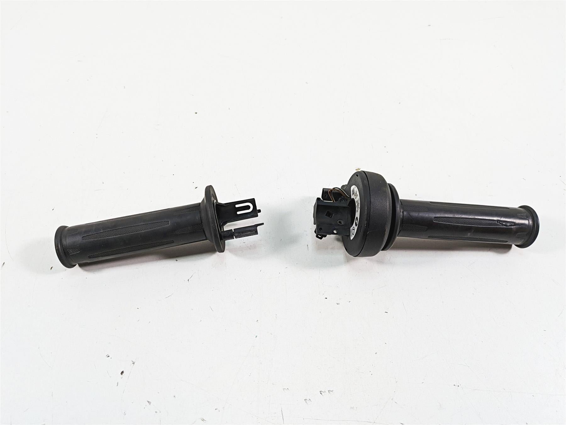2015 BMW S1000RR K46 Heated Hand Grip E-Throttle Cruise Control Set 61318534424 {{ shop.shopifyCountryName }} - Mototech271