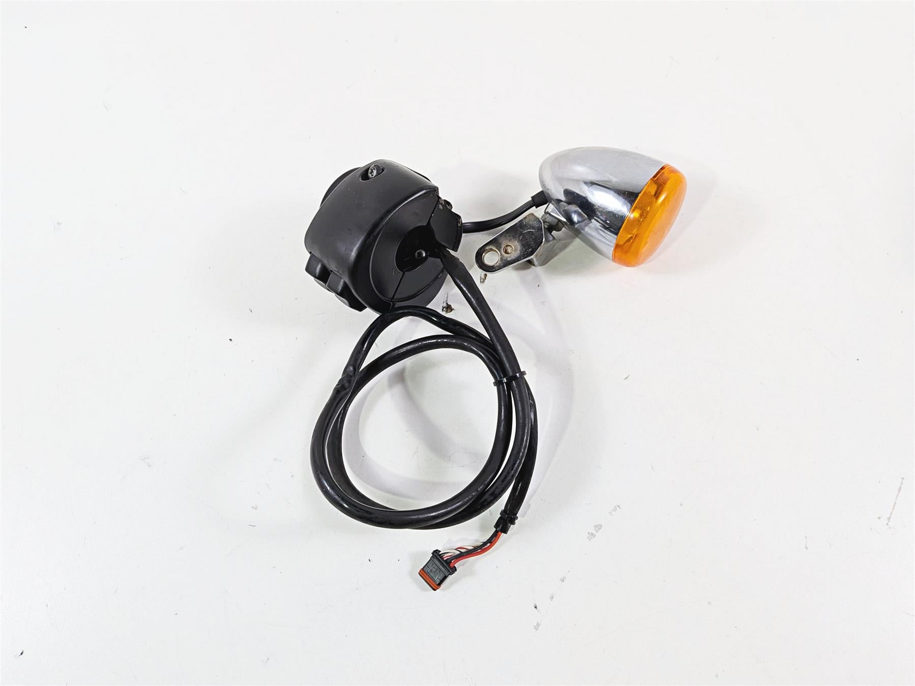 2012 Harley Softail FLSTF Fat Boy Left Hand Control Switch + Blinker 72943-12A {{ shop.shopifyCountryName }} - Mototech271