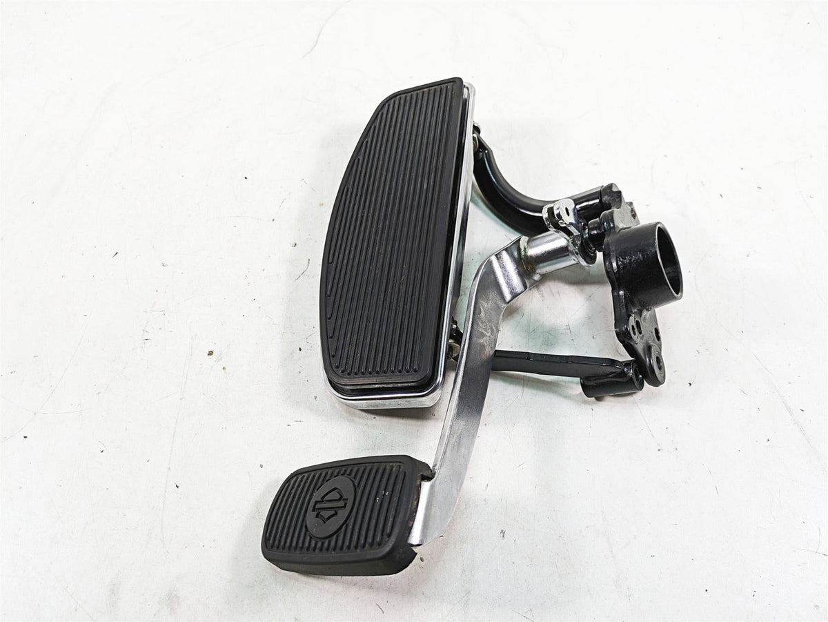 2010 Harley Touring FLHTCU Electra Glide Right Floorboard + Brake Pedal 50621-06 {{ shop.shopifyCountryName }} - Mototech271