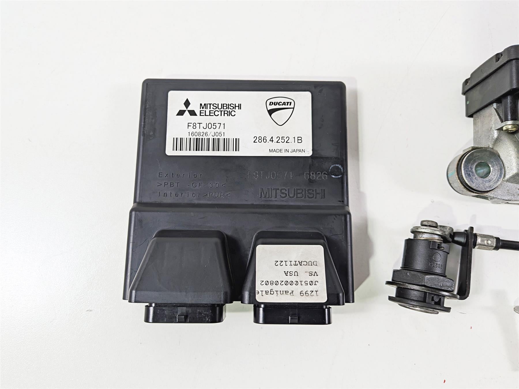 2017 Ducati Panigale 1299 Cdi Ignition Switch Key Lock Set 28642521B-Mototech271