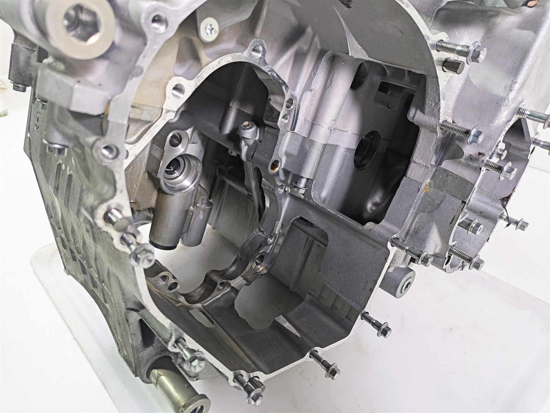 2016 Kawasaki ZX10R Ninja Lower Engine Crank Case & Bolts 14001
